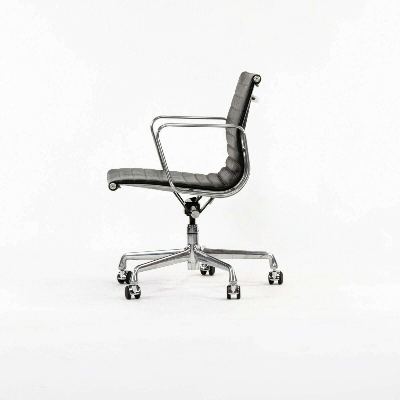 SOLD 2007 Herman Miller Eames Aluminum Group Management Desk Chair in Black Naugahyde