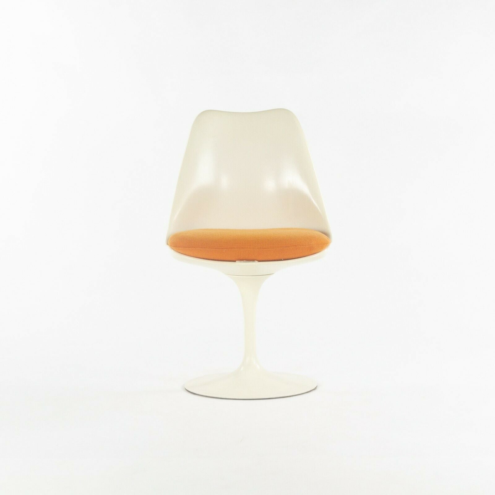 SOLD 1960s Eero Saarinen for Knoll Tulip Dining Table and Four White Tulip Side Chairs