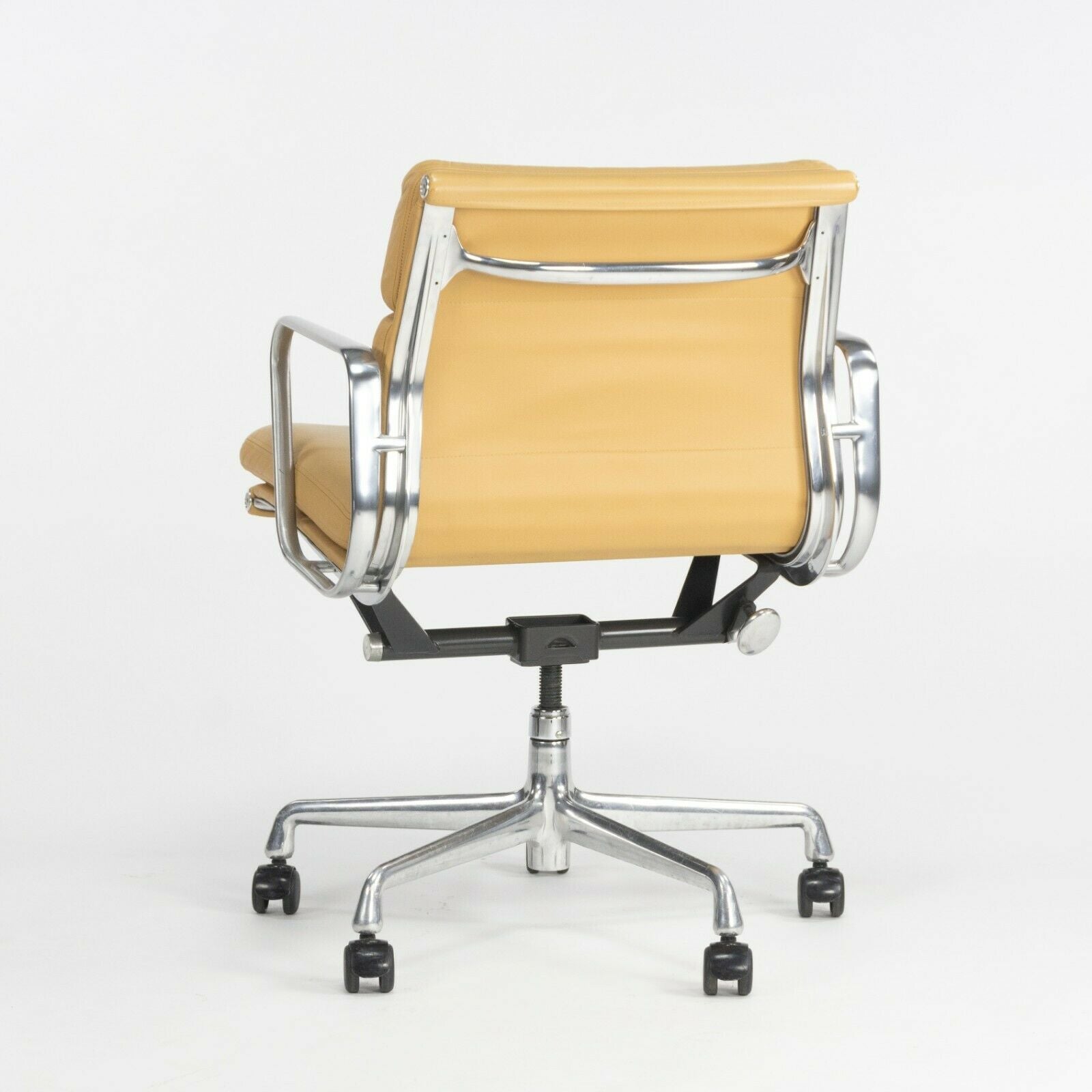 SOLD 2010 Herman Miller Eames Aluminum Group Soft Pad Management Desk Chair Leather