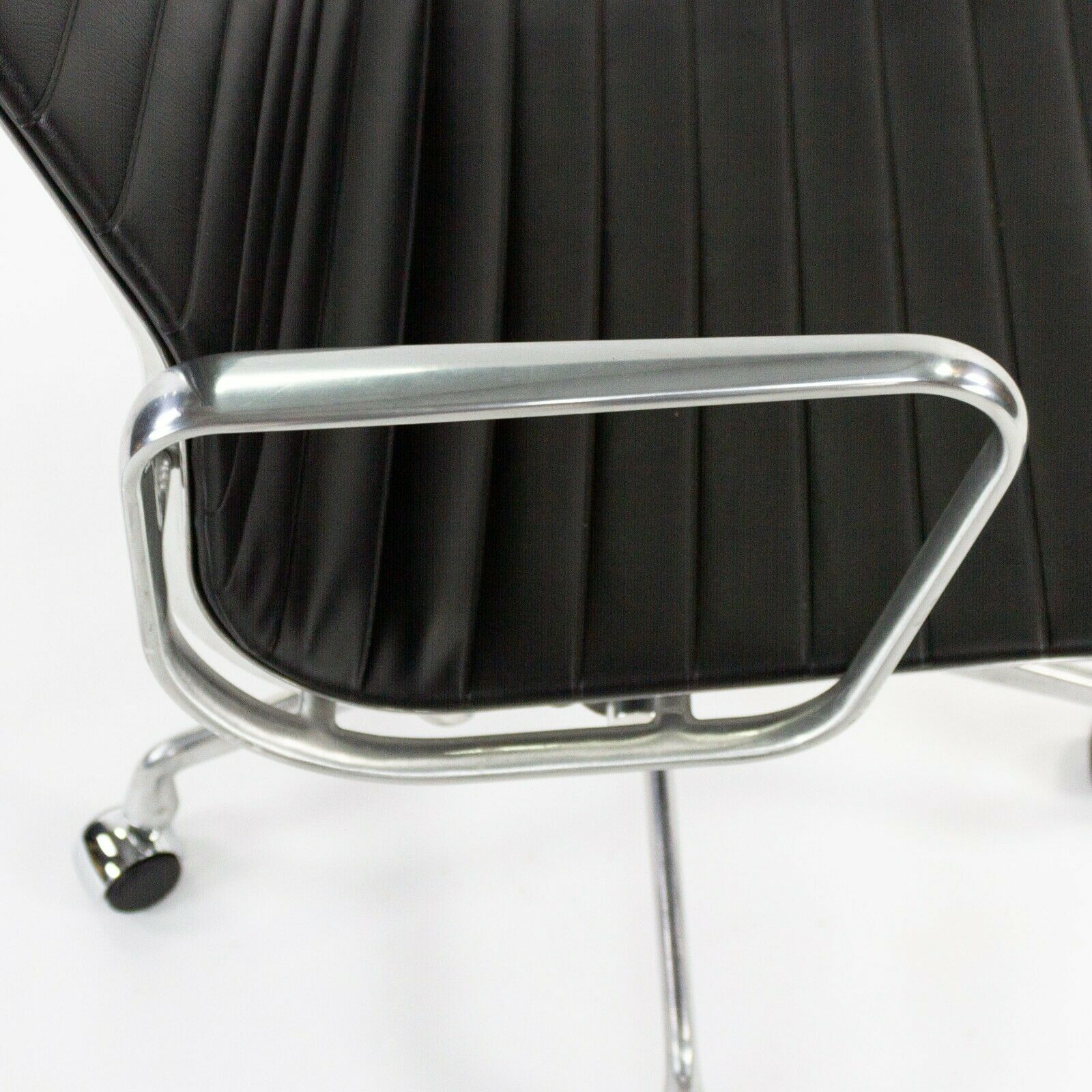 SOLD 2007 Herman Miller Eames Aluminum Group Management Desk Chair in Black Naugahyde