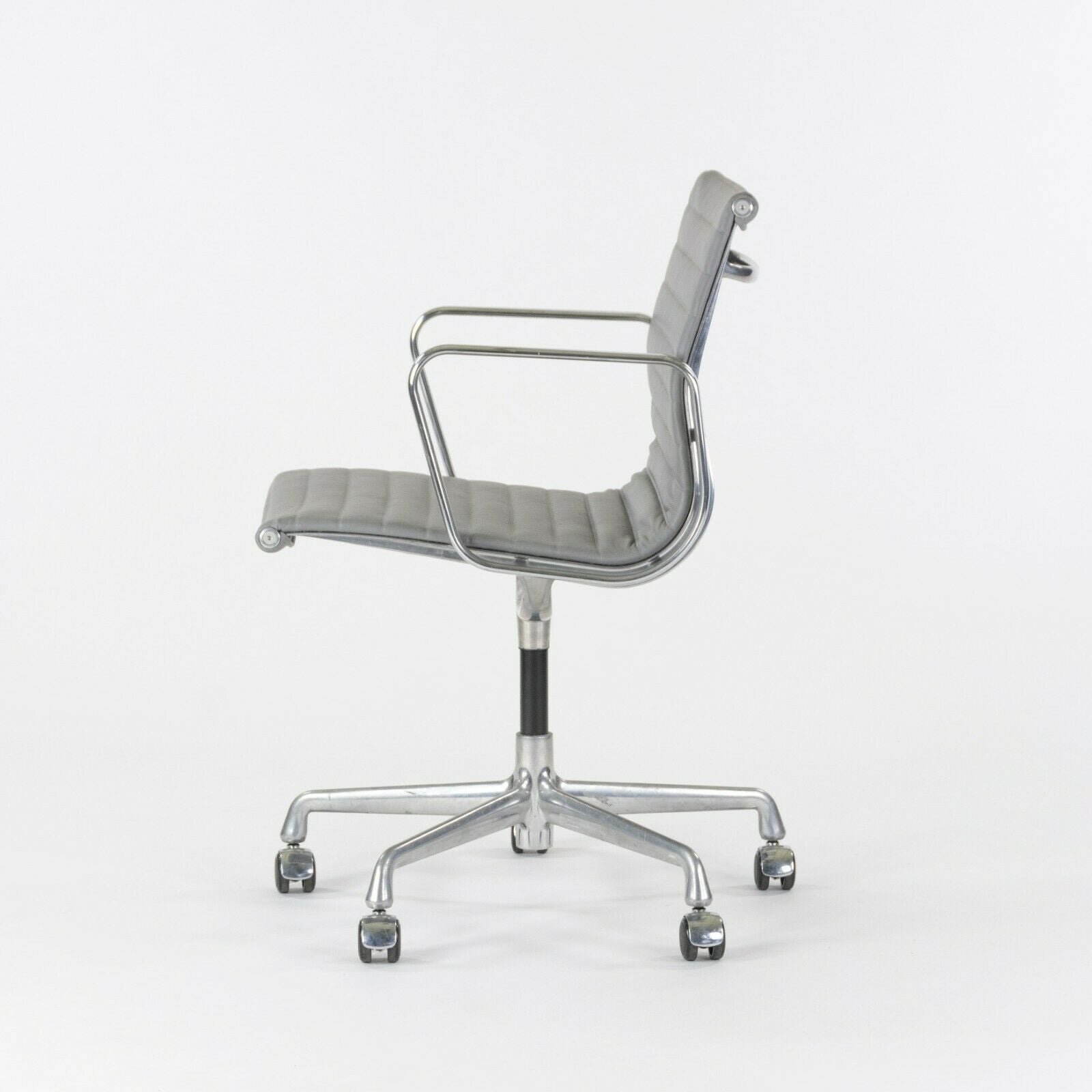 SOLD Herman Miller Eames Aluminum Group Management Side / Desk Chairs Gray Leather 2x Available