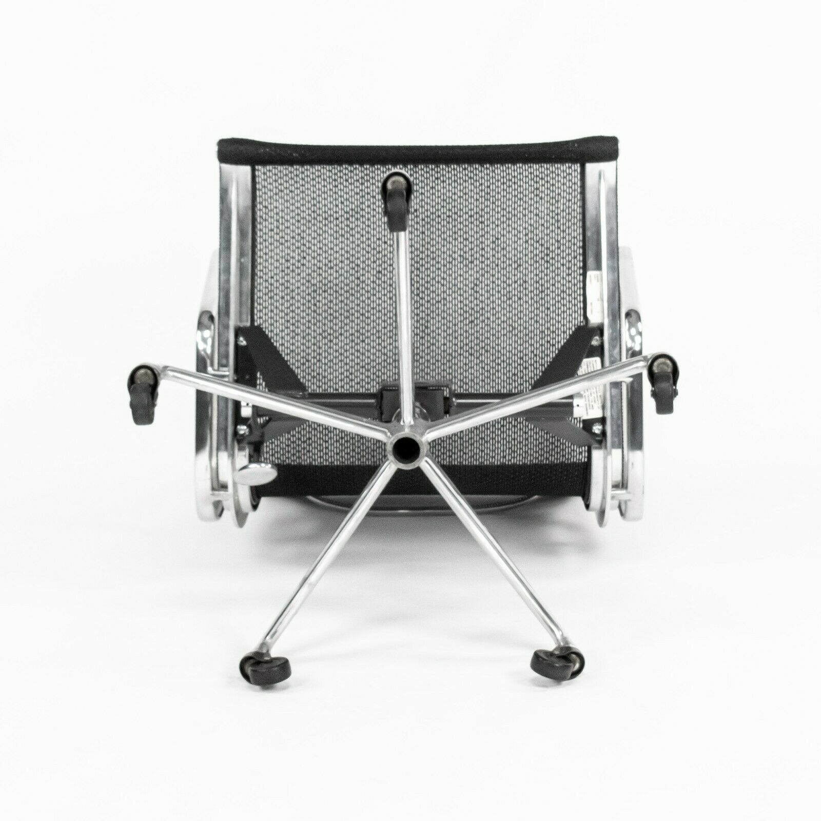 2004 Herman Miller Eames Aluminum Group Management Desk Chair Black Mesh Fabric