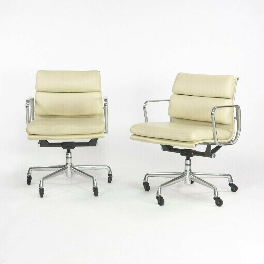 SOLD 2007 Herman Miller Eames Aluminum Group Soft Pad Management Desk Chair Off-White