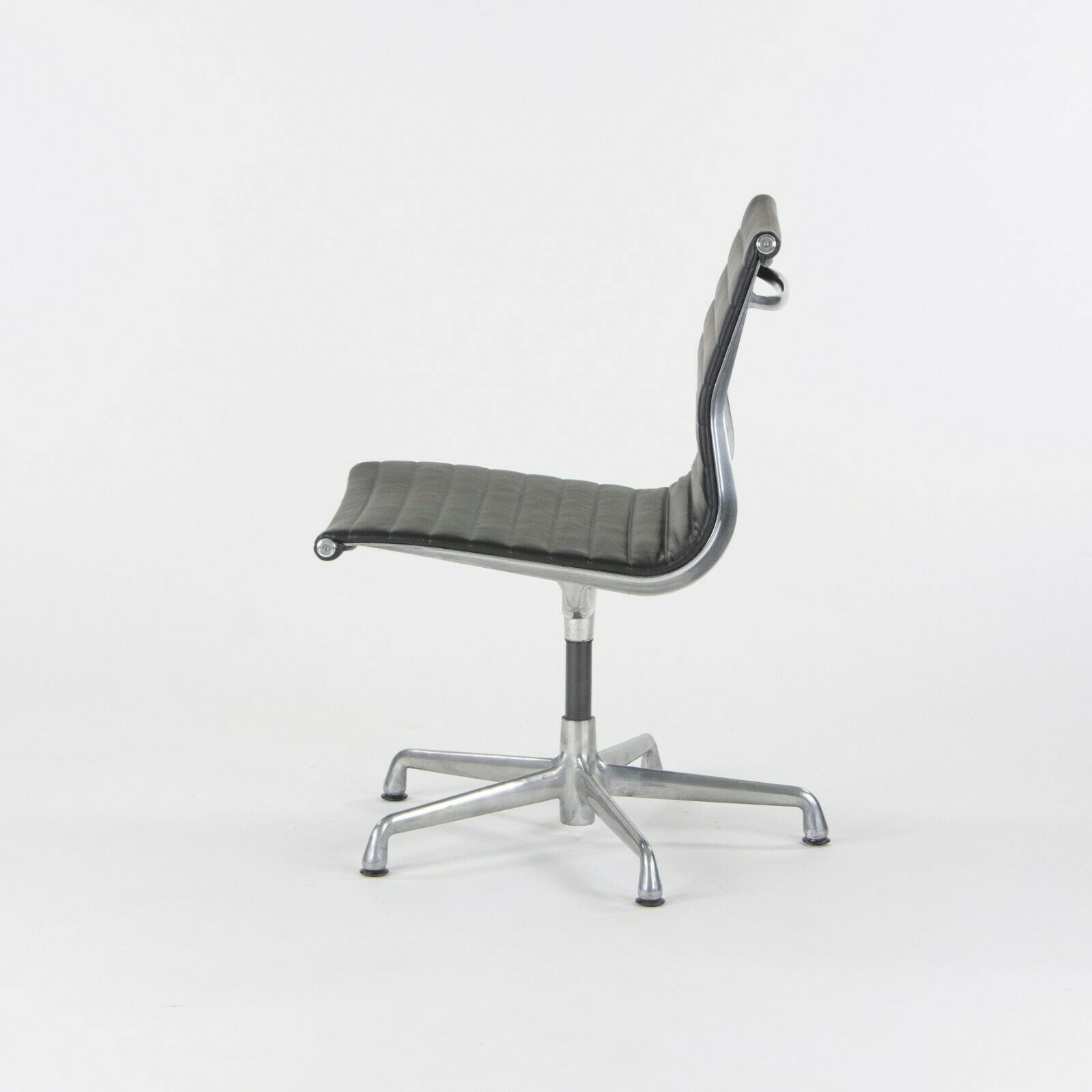 SOLD Herman Miller Eames Aluminum Group Management Armless Side / Desk Chair Black 4x Available