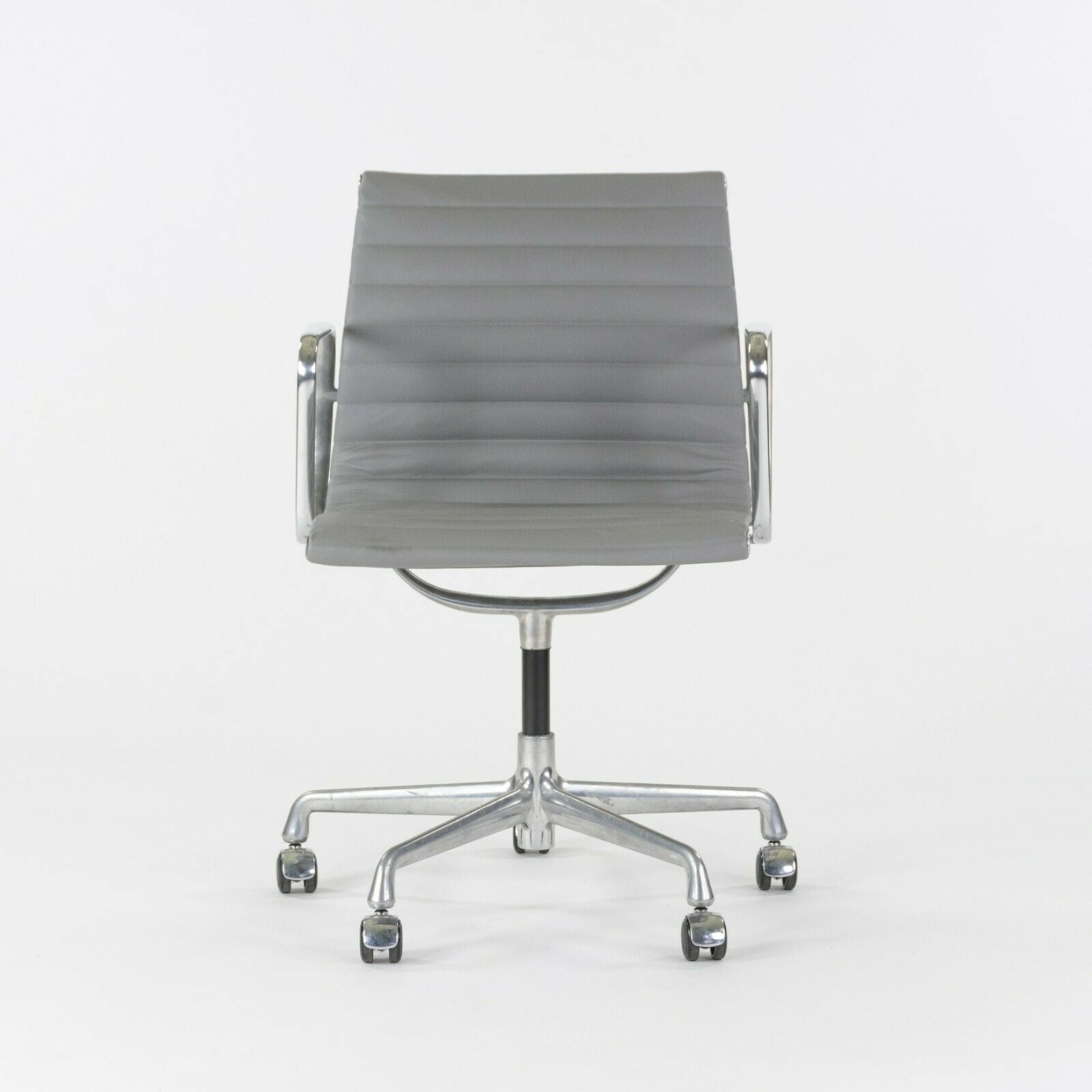 SOLD Herman Miller Eames Aluminum Group Management Side / Desk Chairs Gray Leather 2x Available