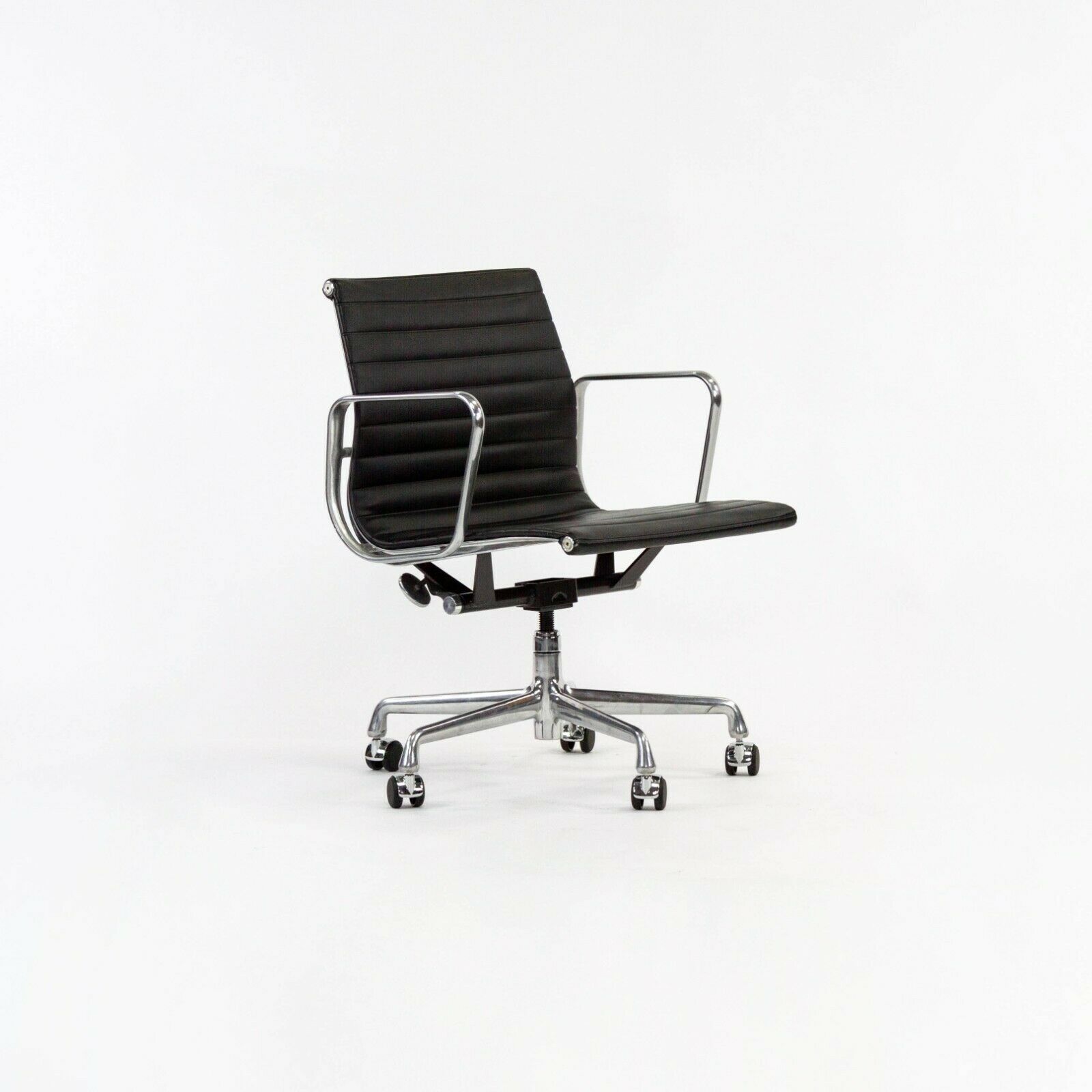 SOLD 2007 Herman Miller Eames Aluminum Group Management Desk Chair in Black Naugahyde