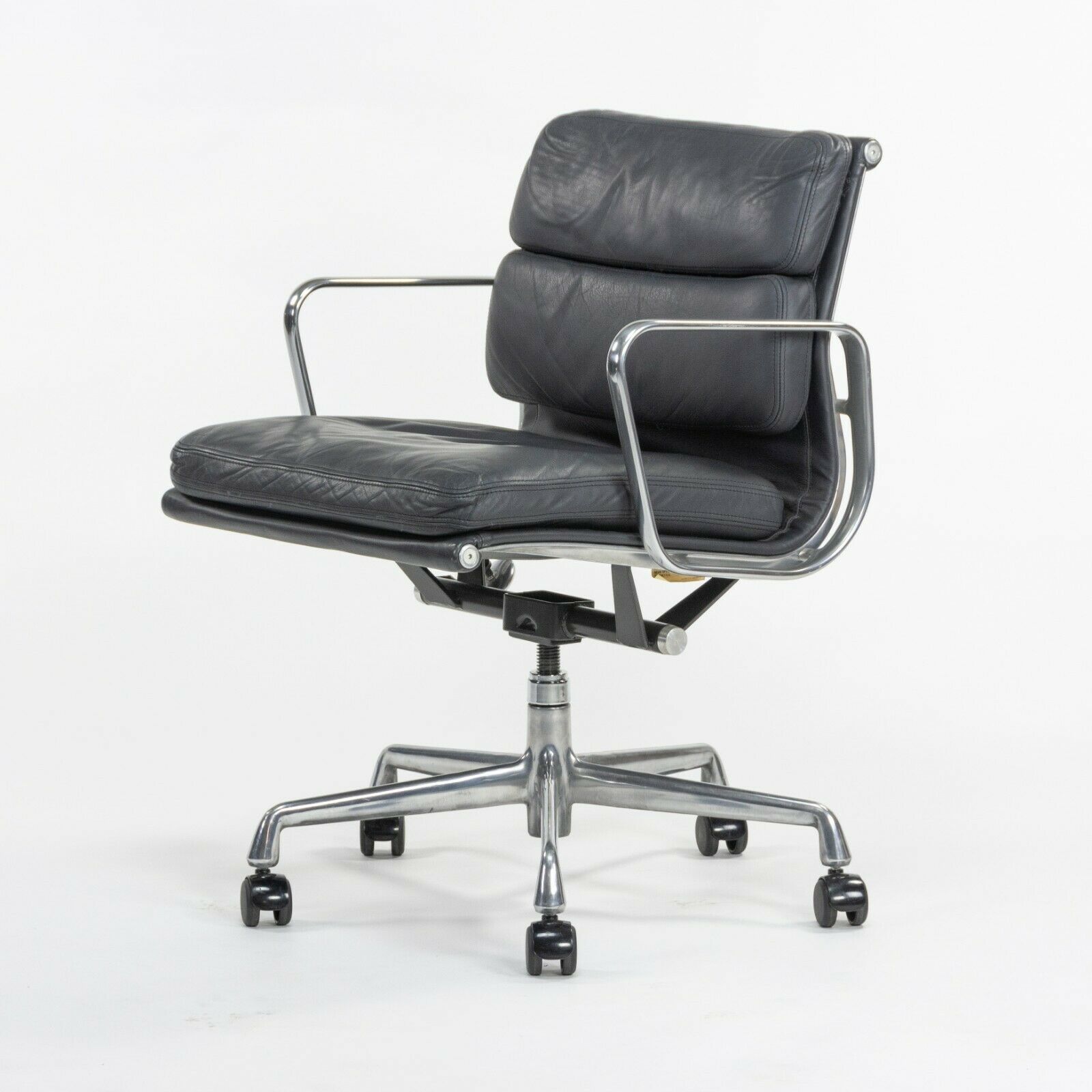 SOLD 1999 Dark Gray Herman Miller Eames Soft Pad Aluminum Group Management Desk Chair