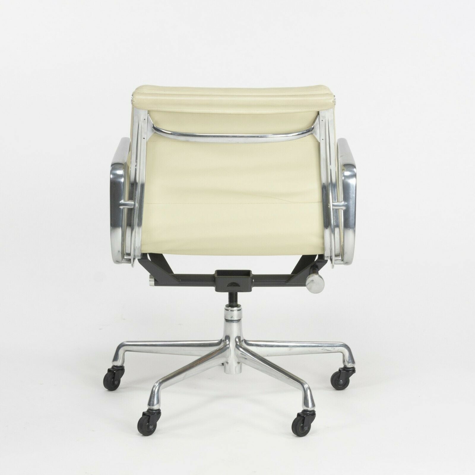 SOLD 2007 Herman Miller Eames Aluminum Group Soft Pad Management Desk Chair Off-White