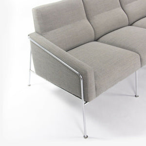 1957 Arne Jacobsen Fritz Hansen of Denmark Sofa Model 3300/4 4-Seat Sofa Knoll