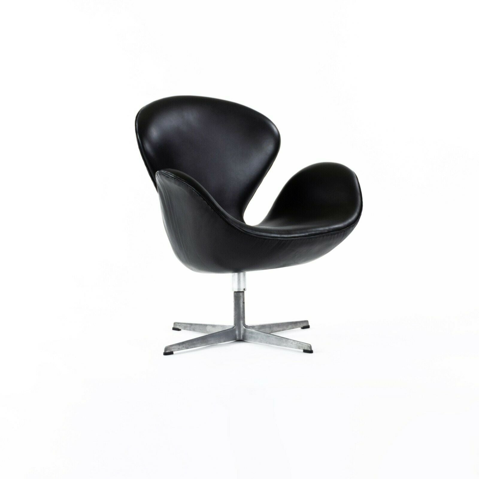 1960s Arne Jacobsen Swan Chair by Fritz Hansen of Denmark in Black Leather