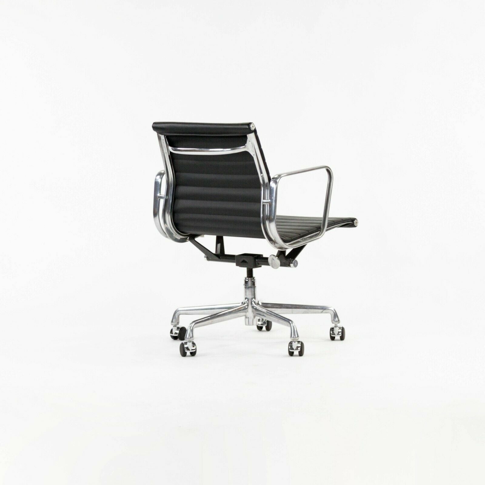 SOLD 2007 Herman Miller Eames Aluminum Group Management Desk Chair in Black Naugahyde