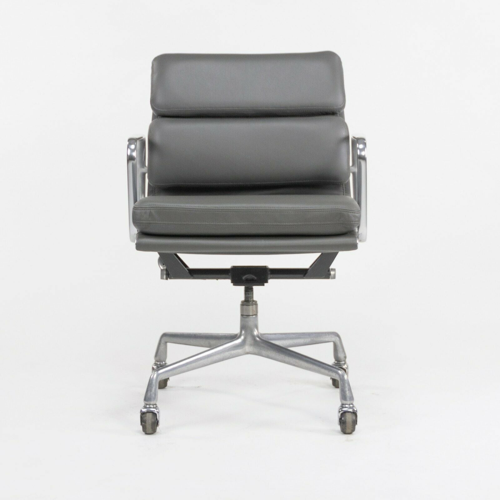 SOLD Herman Miller Eames Soft Pad Aluminum Group Management Desk Chair Gray Leather