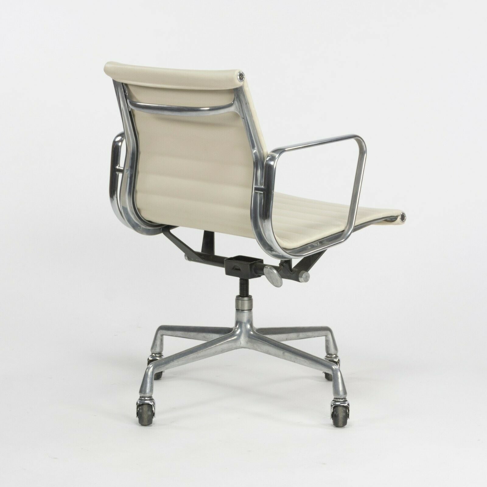 SOLD 1985 Herman Miller Eames Aluminum Group Management Desk Chair White
