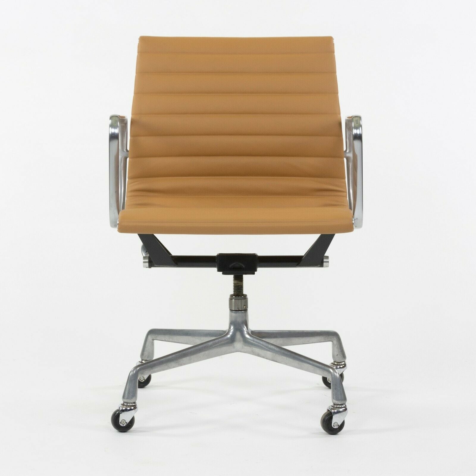 SOLD Herman Miller Eames Aluminum Group Management Desk Chair Tan Leather