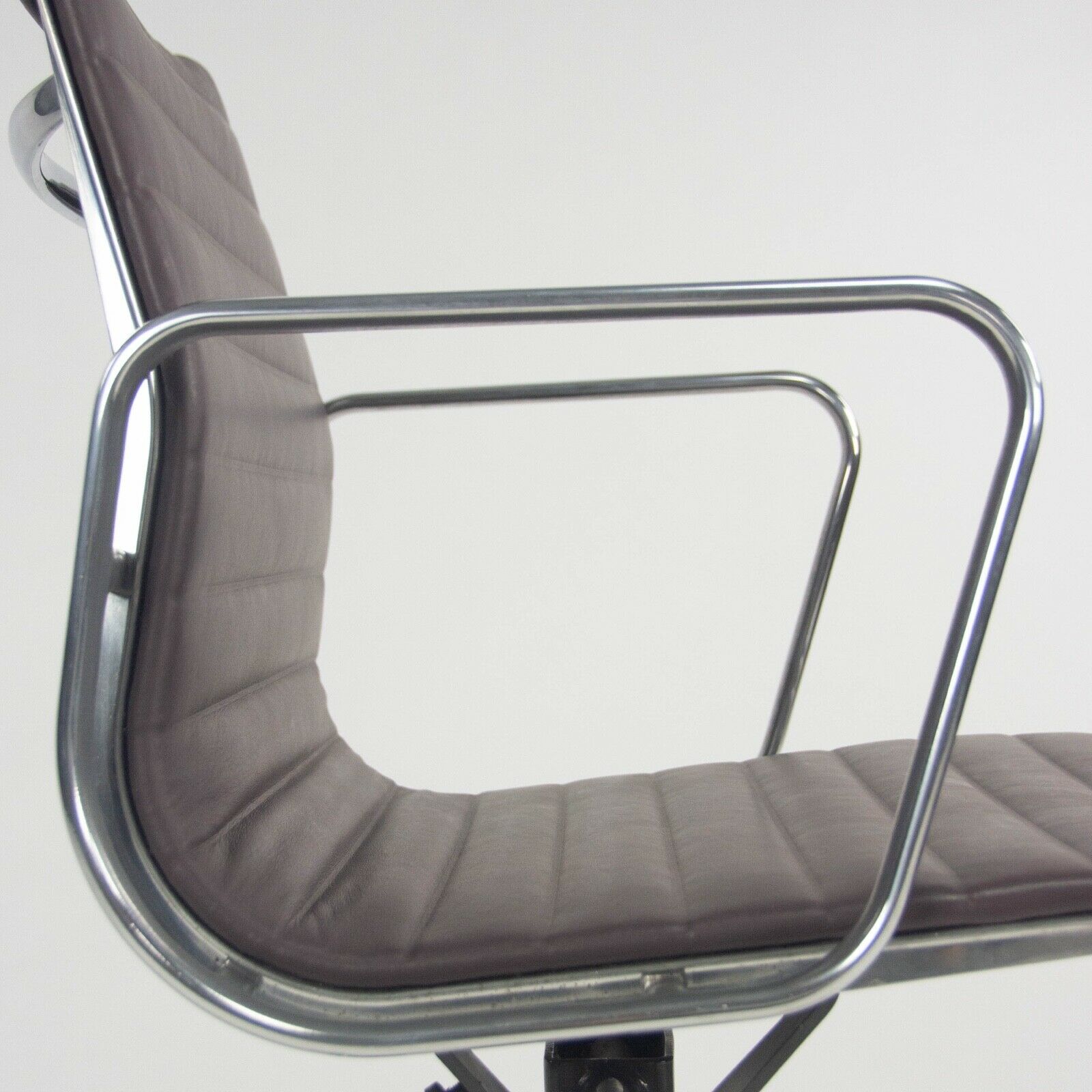 SOLD Herman Miller Eames Aluminum Group Management Rolling Desk Chair Purple Leather
