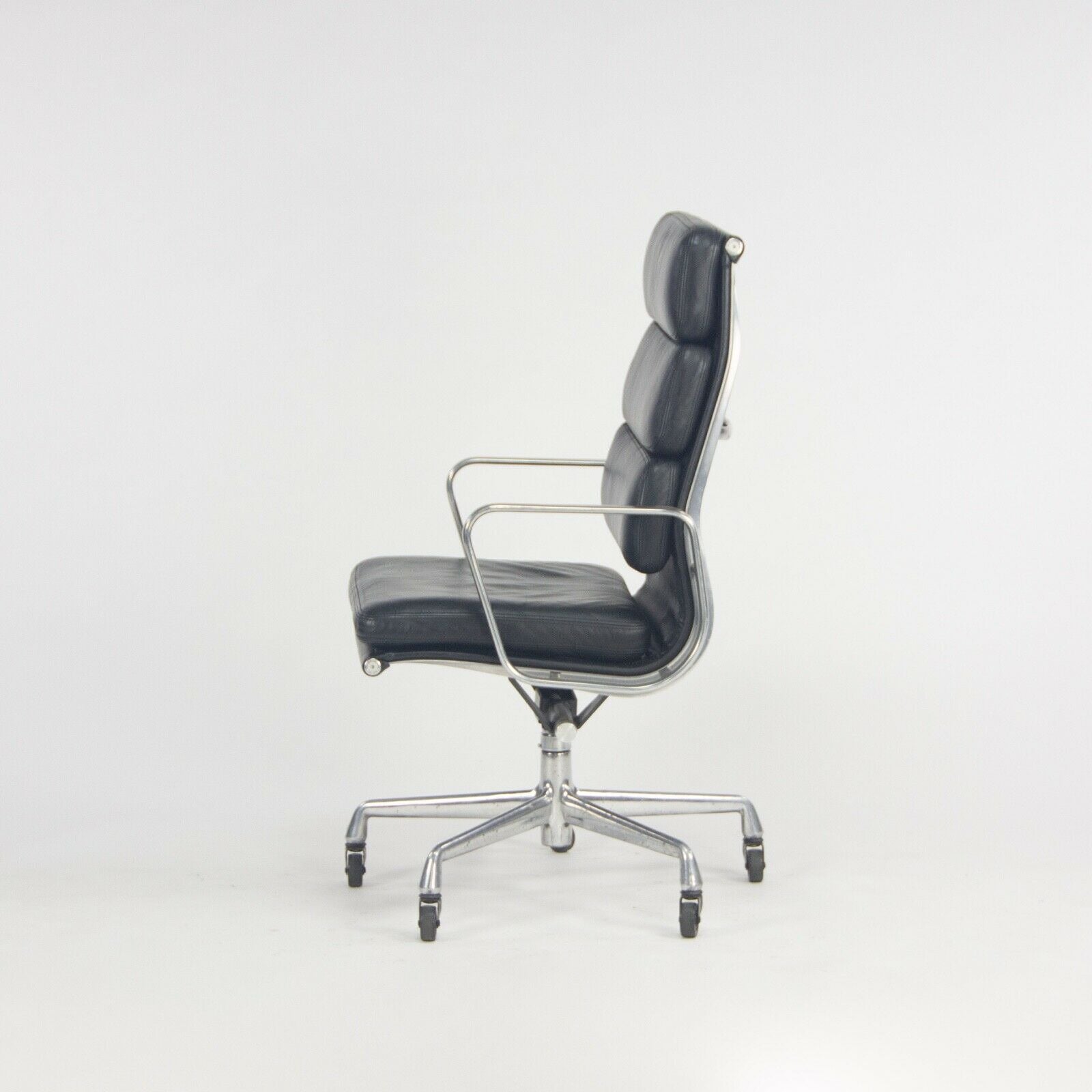 SOLD 2002 Herman Miller Eames Aluminum Group Executive Soft Pad Desk Chair Black Multiple Chairs Available