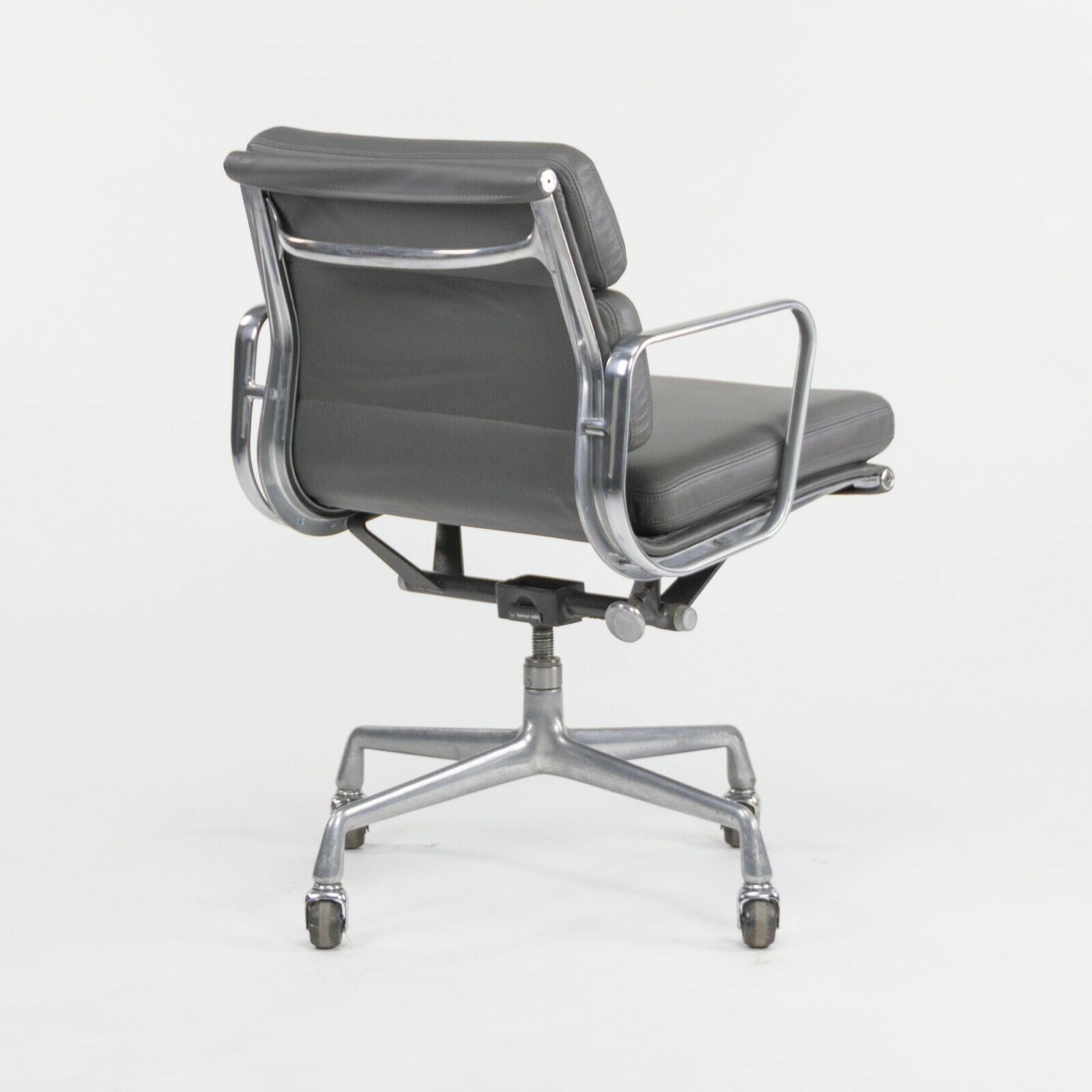 SOLD Herman Miller Eames Soft Pad Aluminum Group Management Desk Chair Gray Leather
