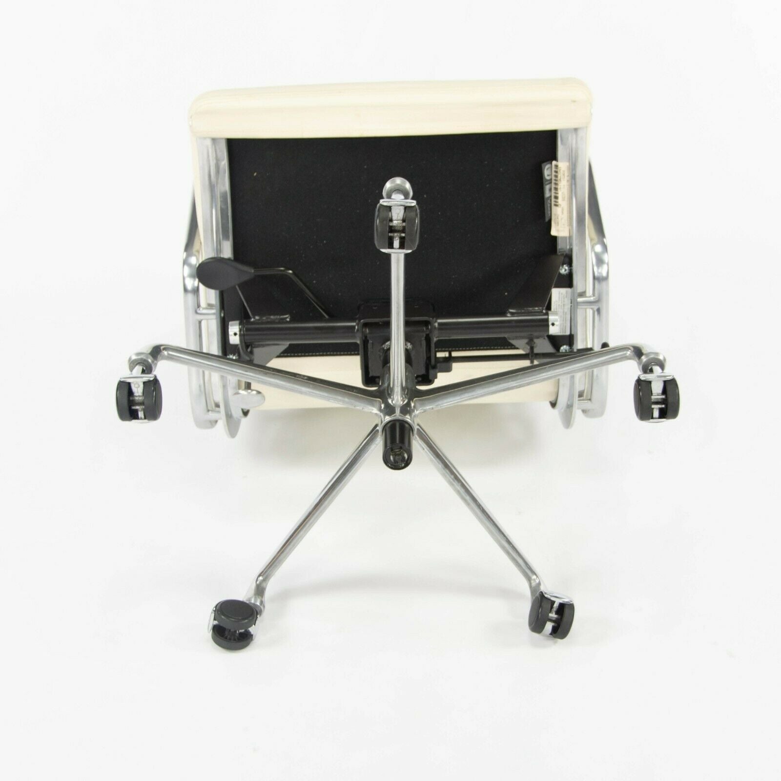SOLD 2011 Herman Miller Eames Aluminum Group Executive Soft Pad Desk Chair Ivory 12+