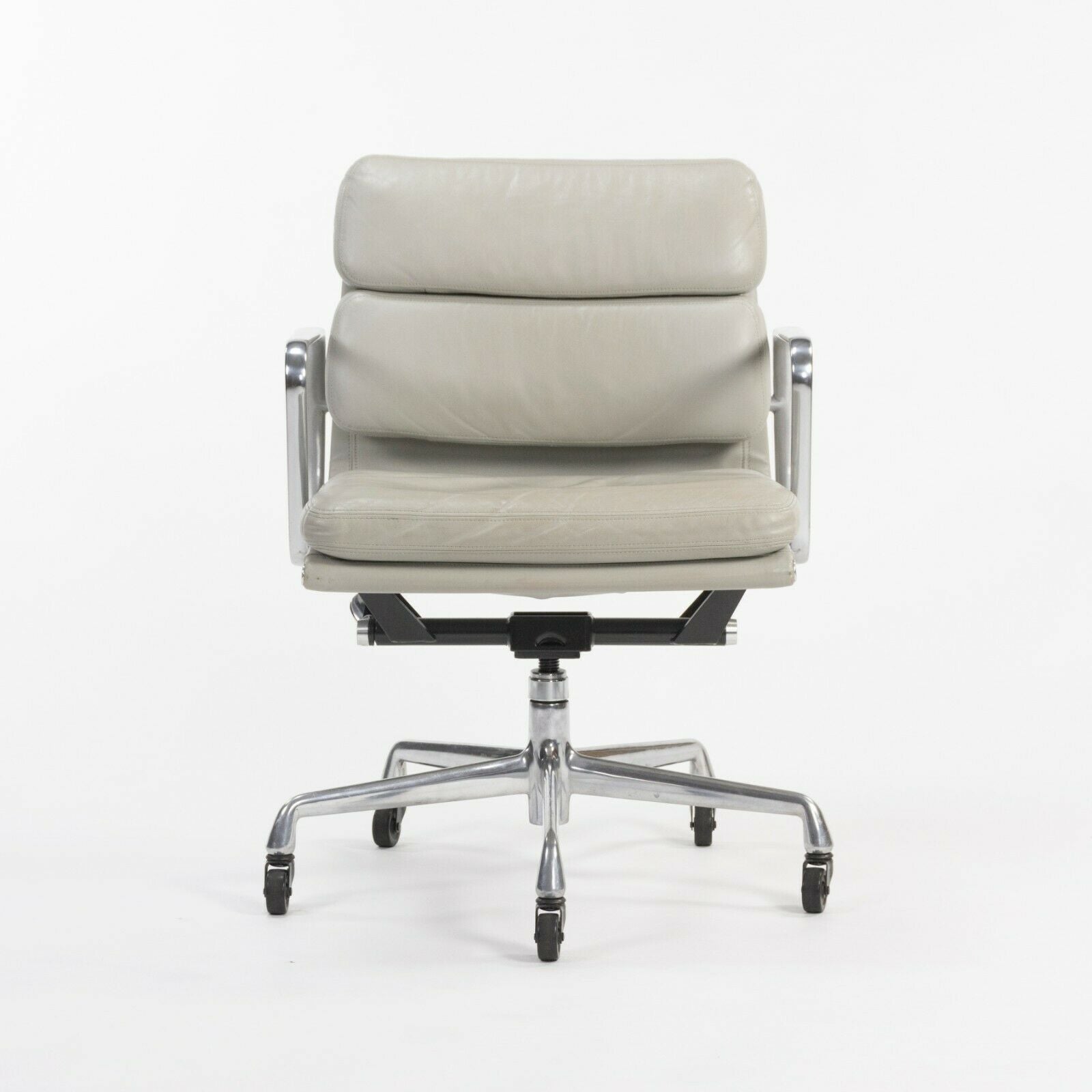 SOLD 2002 Herman Miller Eames Aluminum Group Soft Pad Management Low Desk Chair Gray