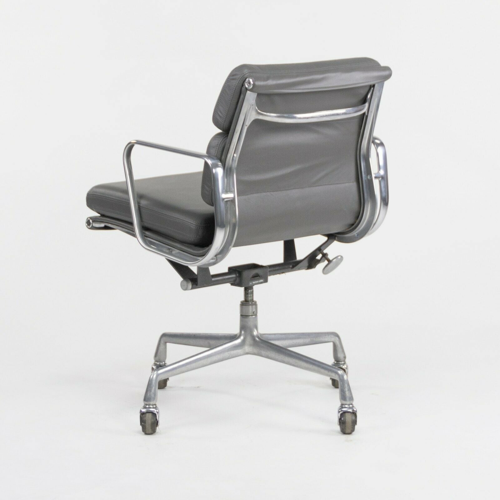 SOLD Herman Miller Eames Soft Pad Aluminum Group Management Desk Chair Gray Leather