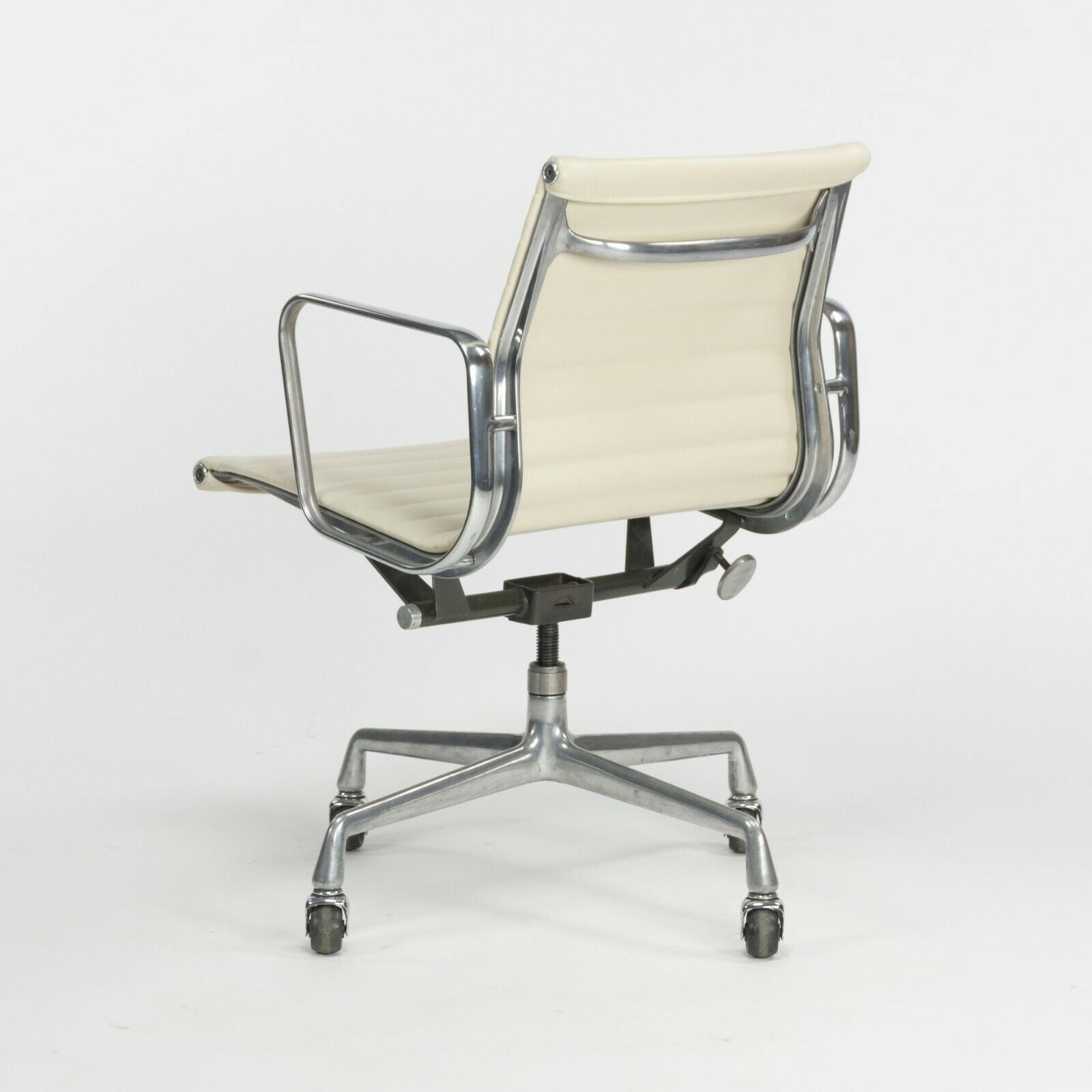 SOLD 1985 Herman Miller Eames Aluminum Group Management Desk Chair White