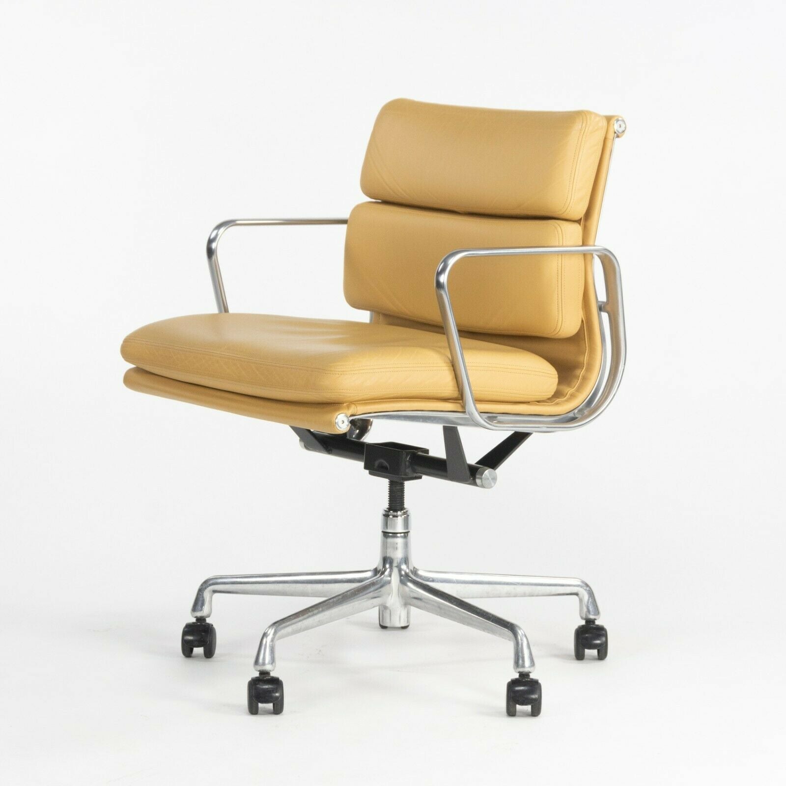 SOLD 2010 Herman Miller Eames Aluminum Group Soft Pad Management Desk Chair Leather
