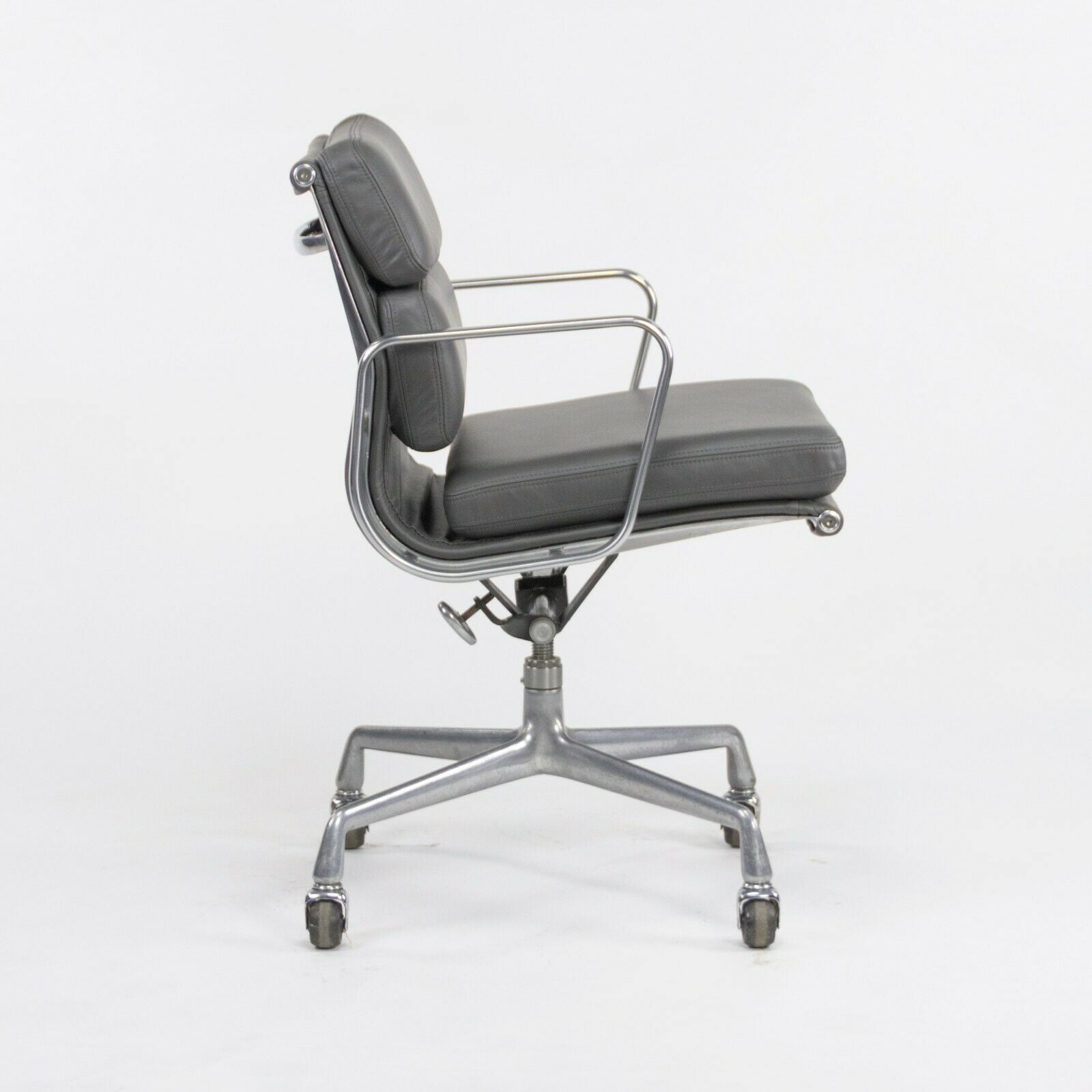 SOLD Herman Miller Eames Soft Pad Aluminum Group Management Desk Chair Gray Leather
