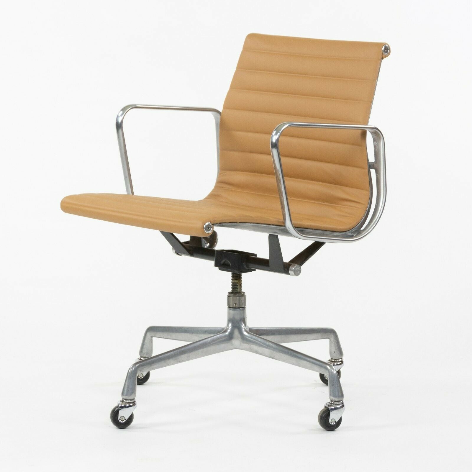 SOLD Herman Miller Eames Aluminum Group Management Desk Chair Tan Leather