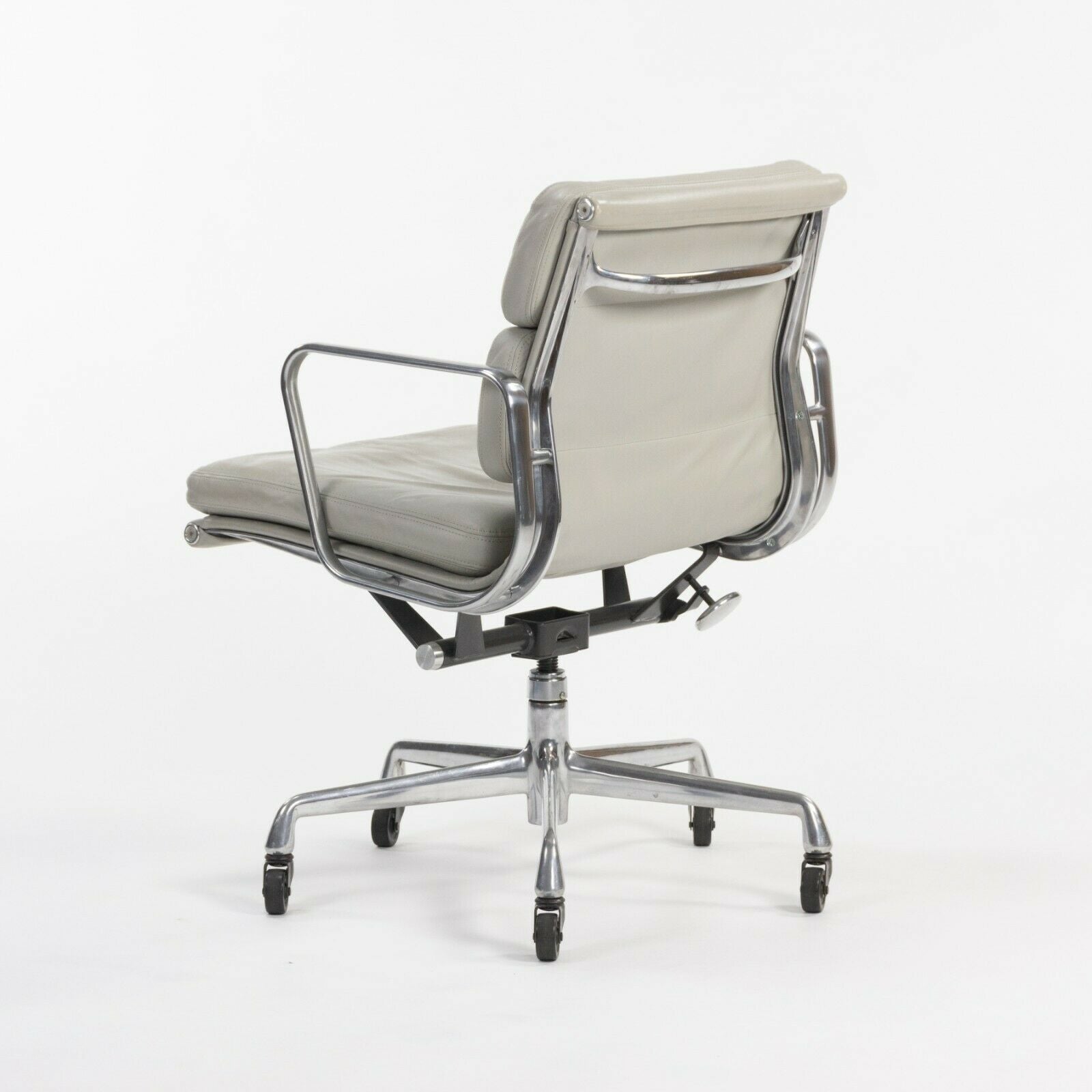 SOLD 2002 Herman Miller Eames Aluminum Group Soft Pad Management Low Desk Chair Gray