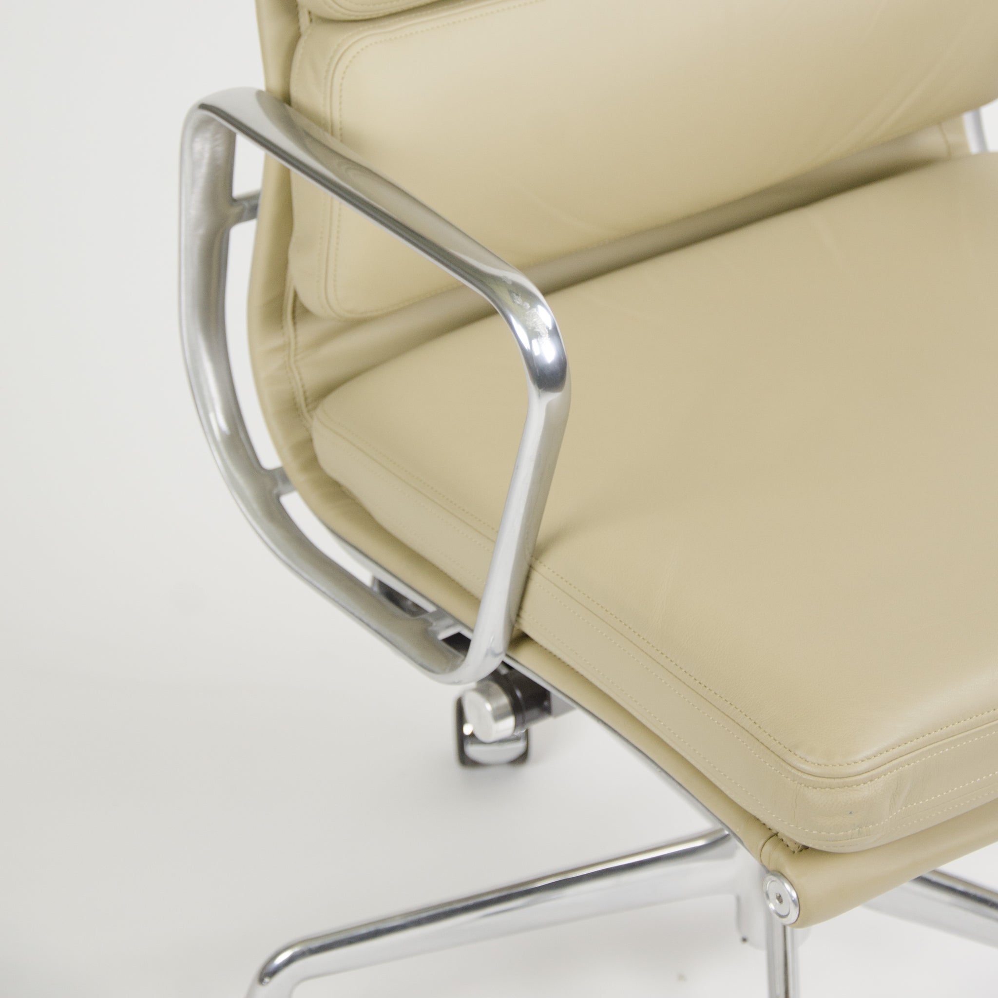 SOLD Herman Miller Eames Soft Pad Aluminum Group Chair Tan Leather MINT 2007 2x Avail