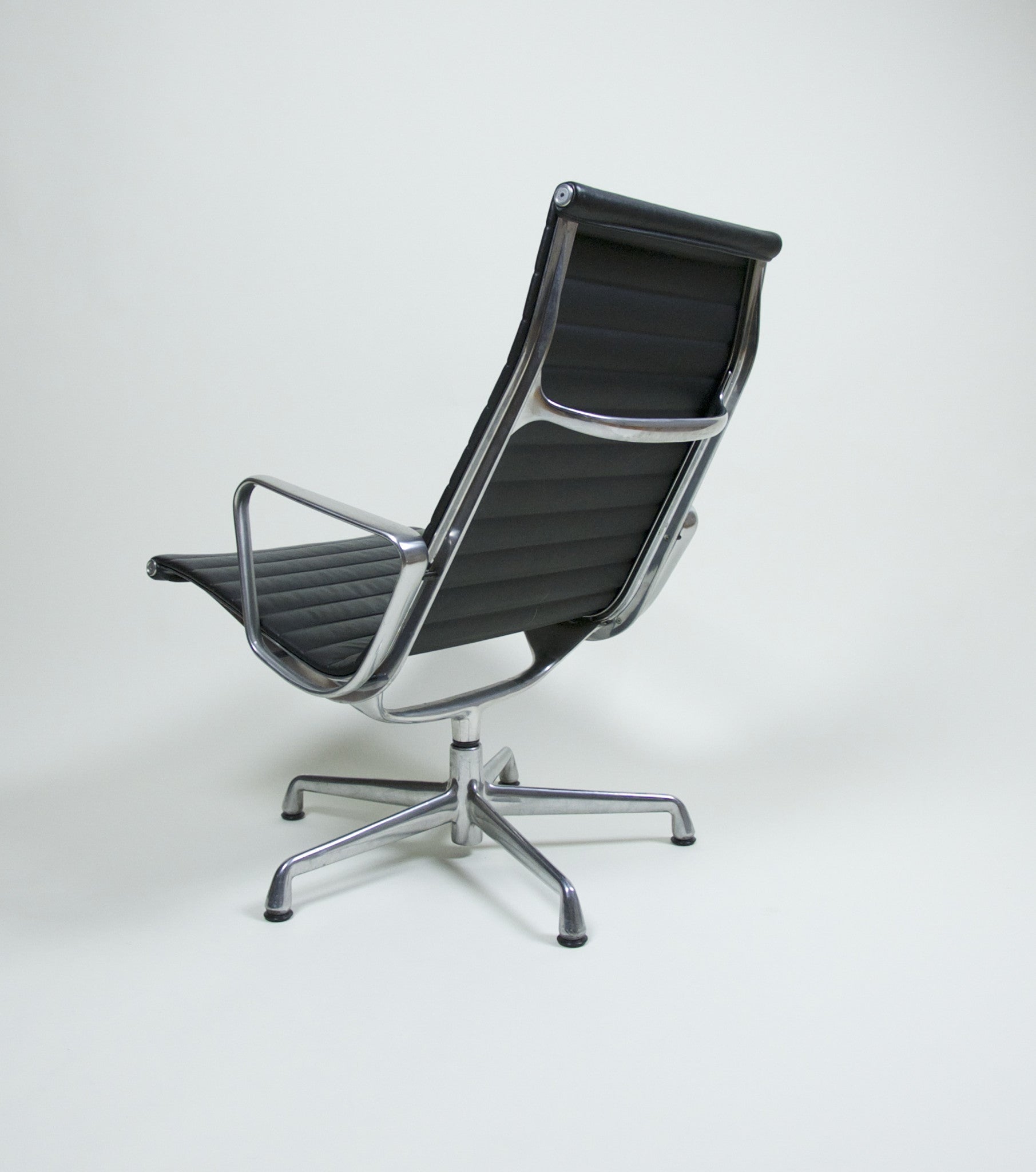 SOLD Eames Herman Miller Aluminum Group Lounge Chair