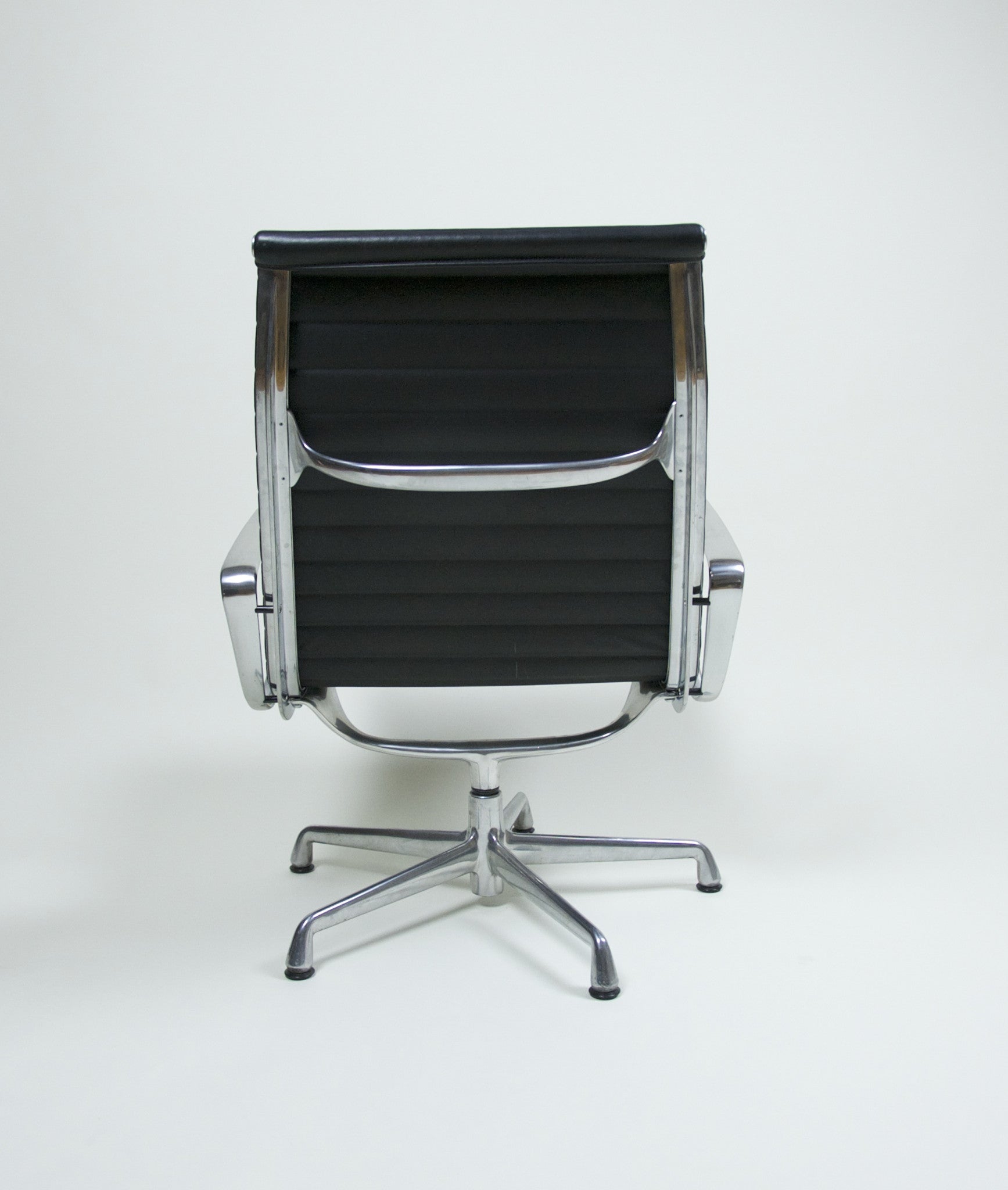 SOLD Eames Herman Miller Aluminum Group Lounge Chair