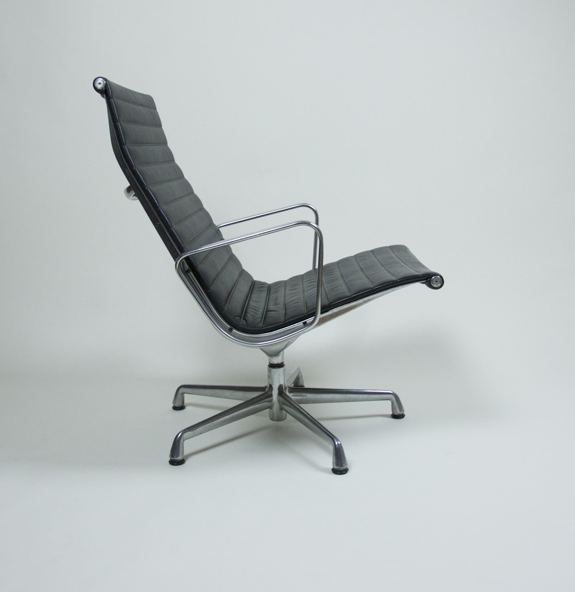 SOLD Eames Herman Miller Aluminum Group Lounge Chair