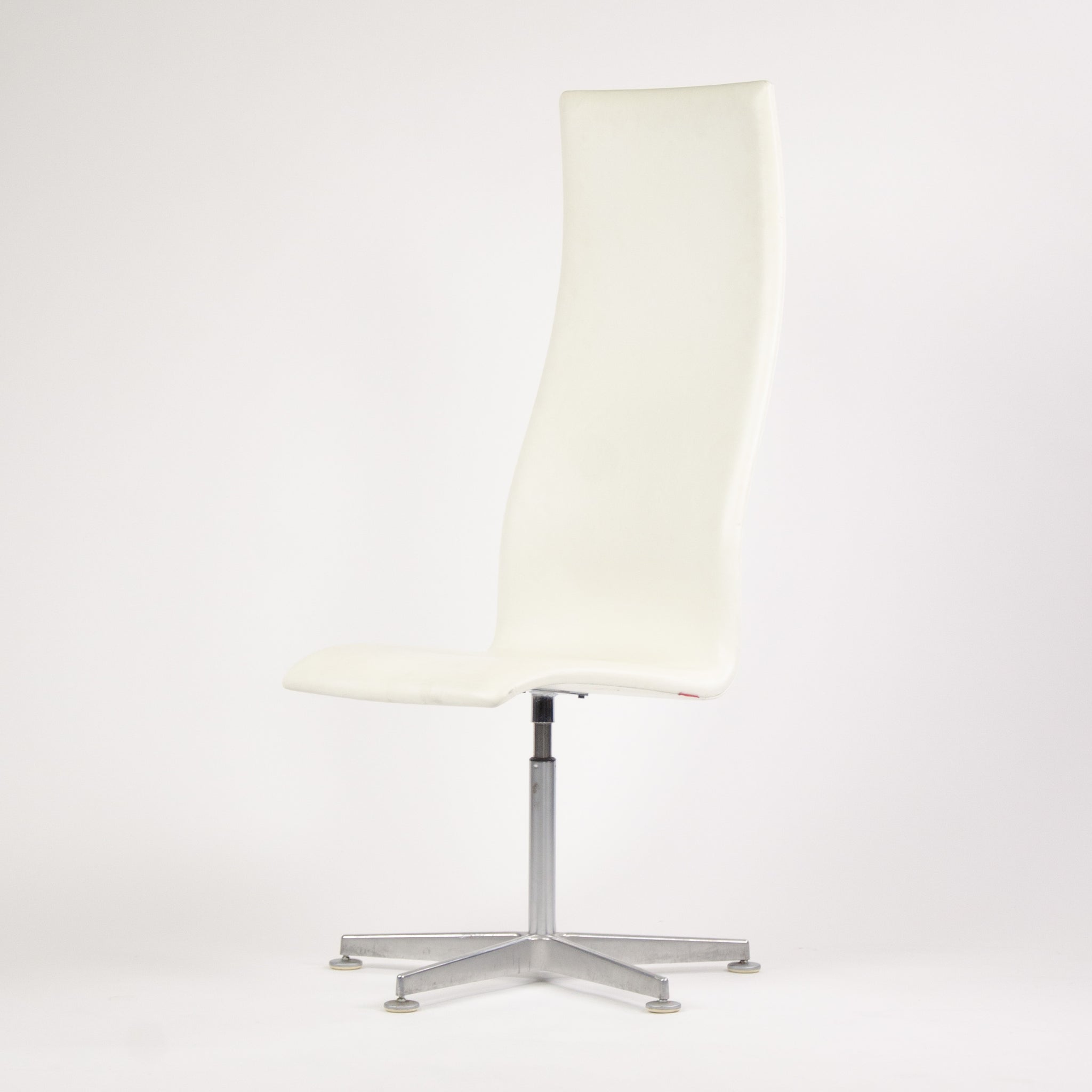 Fritz Hansen Arne Jacobsen Tall Oxford Chair White Leather 2007 4x Available