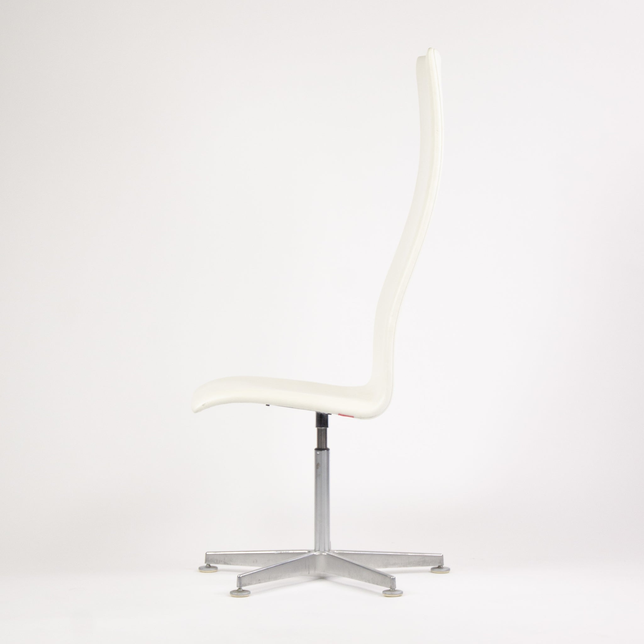 Fritz Hansen Arne Jacobsen Tall Oxford Chair White Leather 2007 4x Available