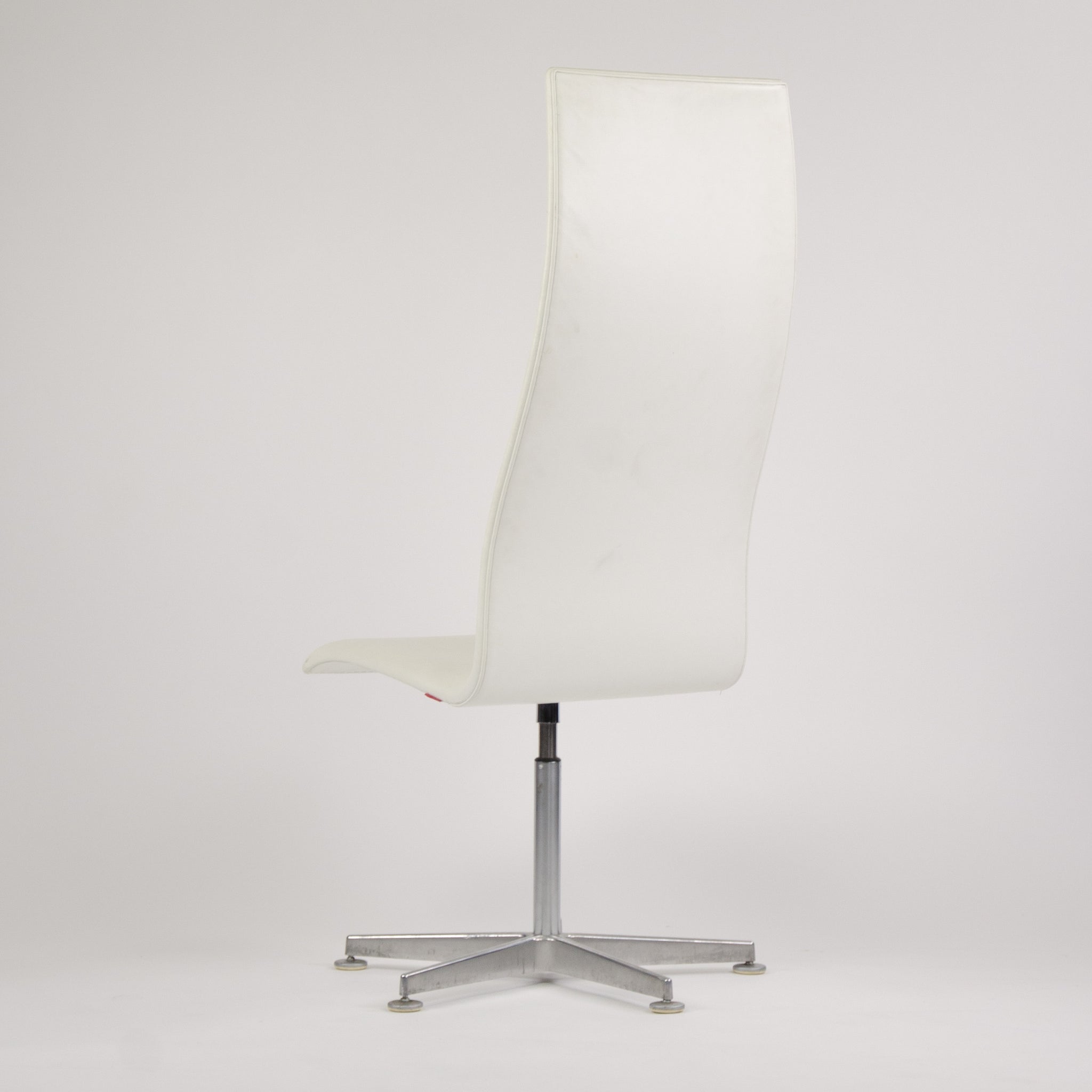 Fritz Hansen Arne Jacobsen Tall Oxford Chair White Leather 2007 4x Available