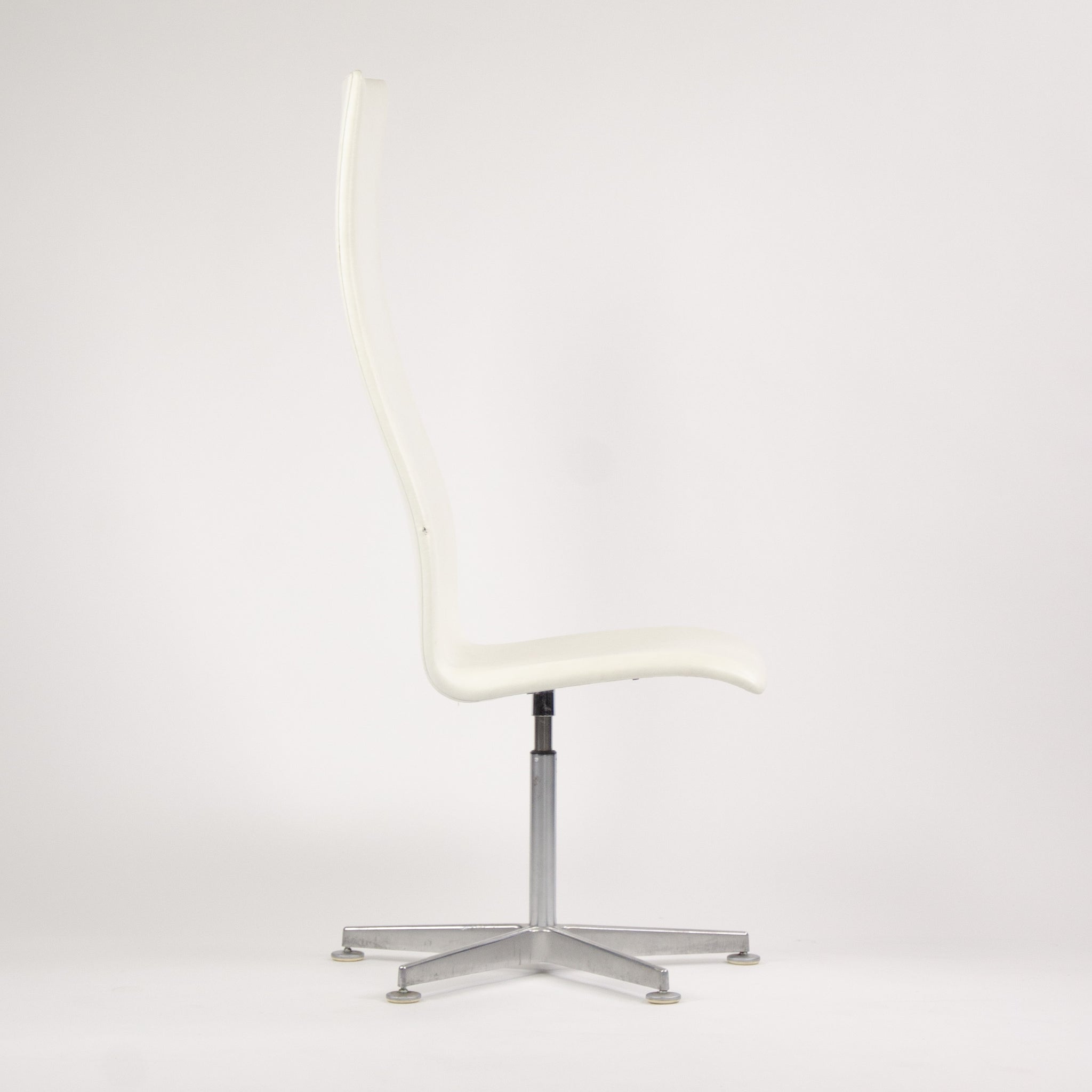 Fritz Hansen Arne Jacobsen Tall Oxford Chair White Leather 2007 4x Available