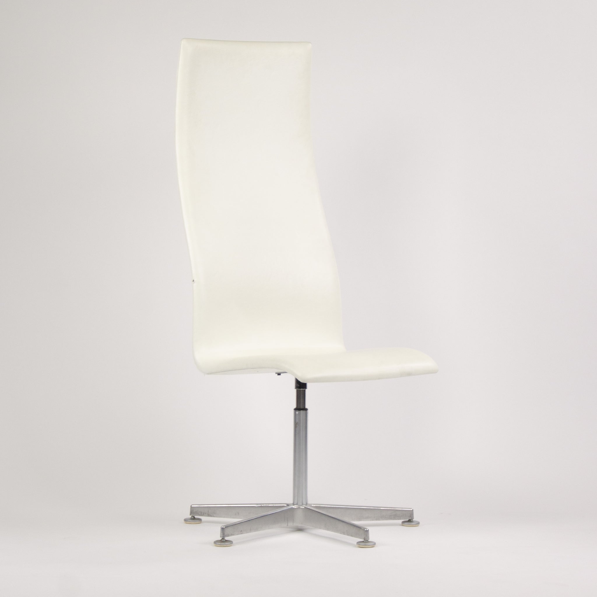 Fritz Hansen Arne Jacobsen Tall Oxford Chair White Leather 2007 4x Available