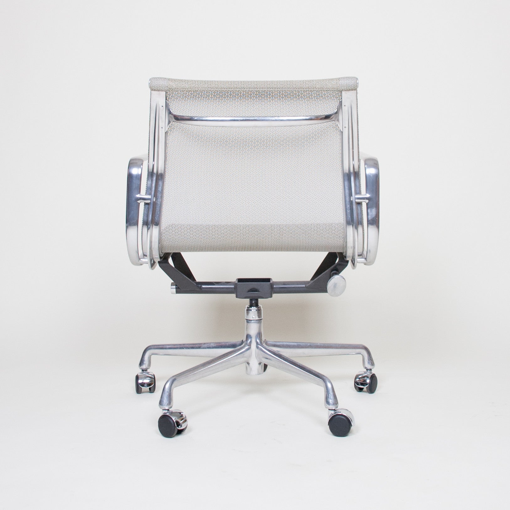 SOLD Eames Herman Miller 2007 Aluminum Group Executive Desk Chairs Mesh