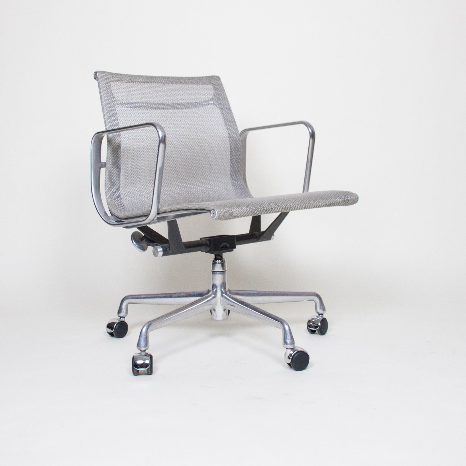 SOLD Eames Herman Miller 2007 Aluminum Group Executive Desk Chairs Mesh