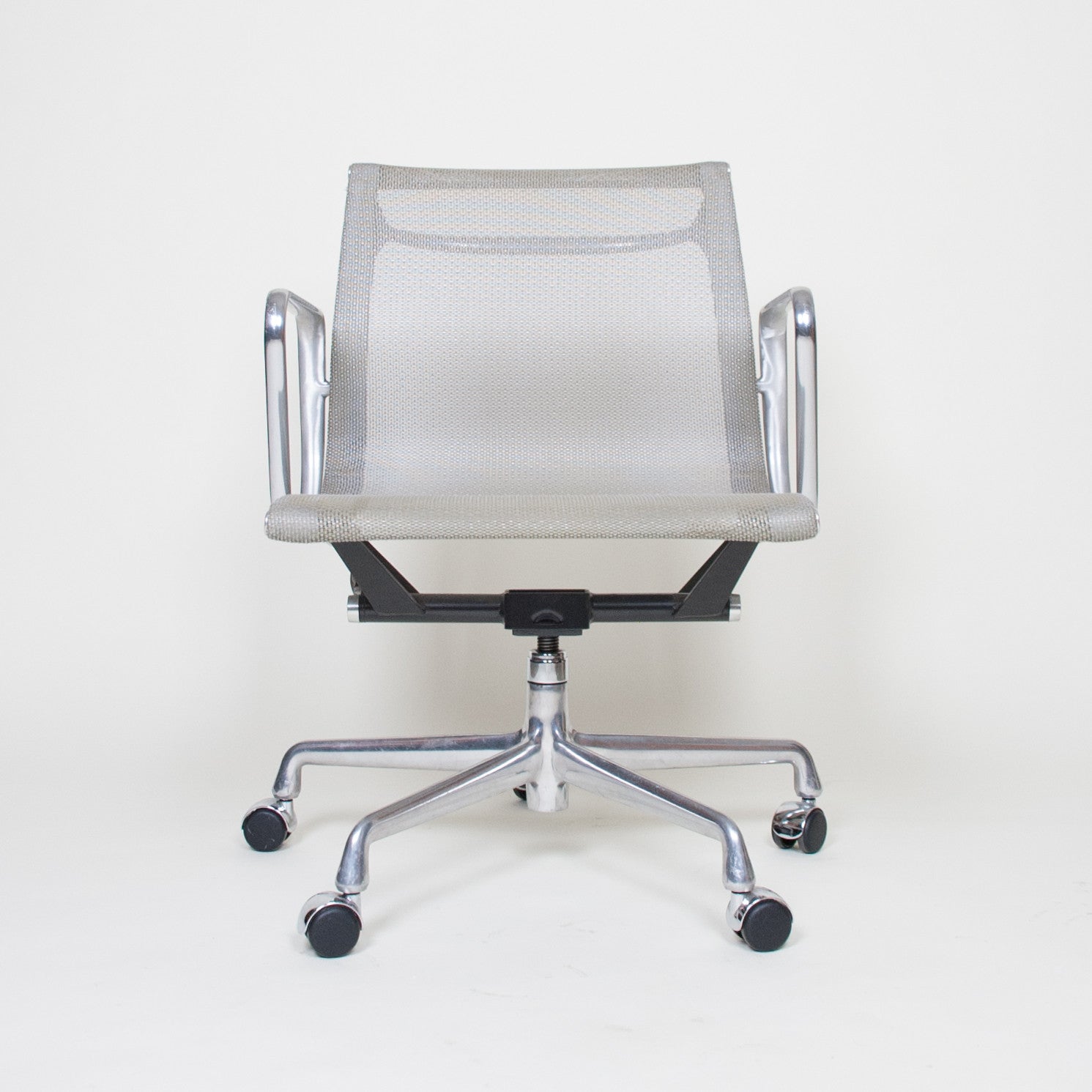 SOLD Eames Herman Miller 2007 Aluminum Group Executive Desk Chairs Mesh