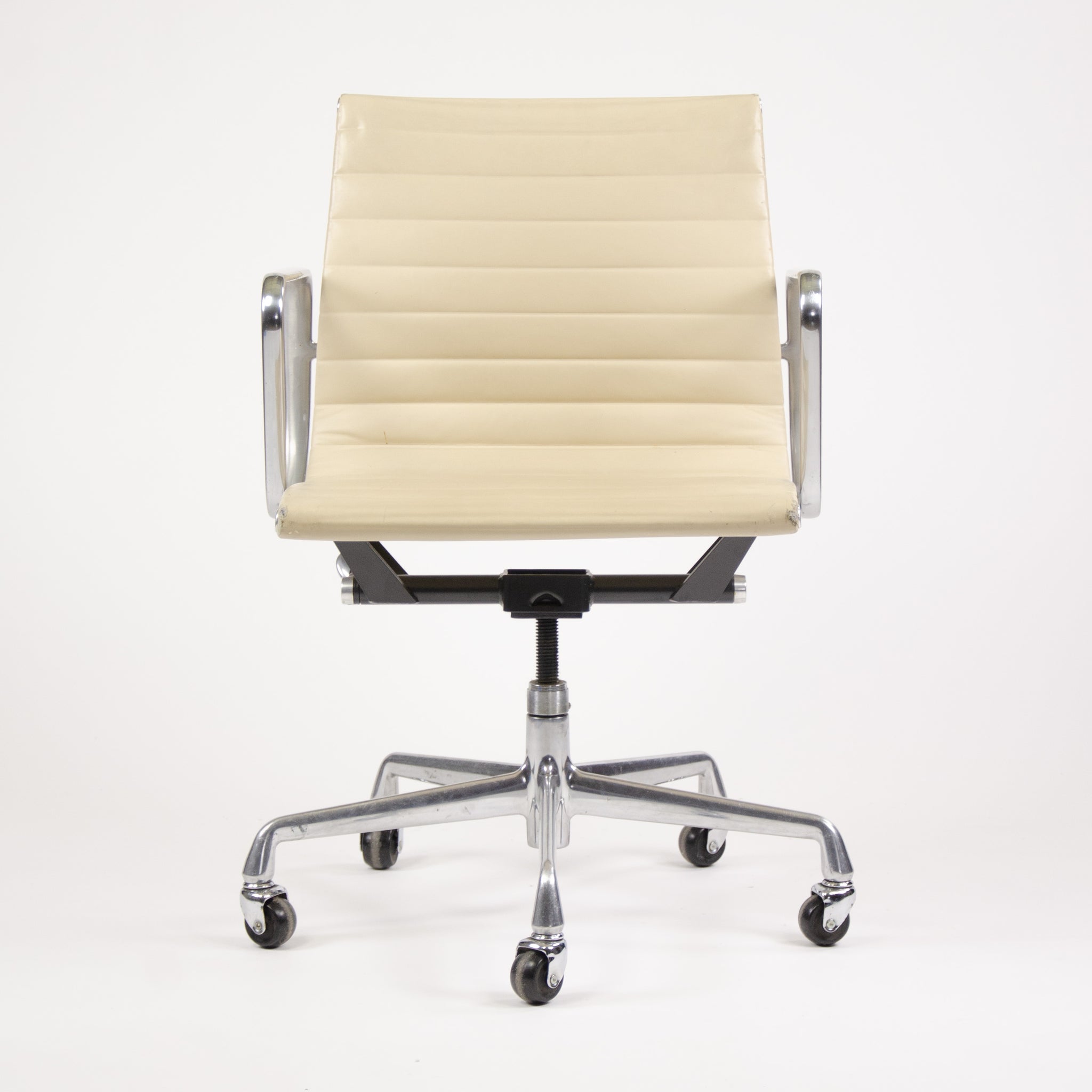 SOLD Herman Miller Eames Aluminum Group Executive Low Back Chair Ivory Leather 2000's