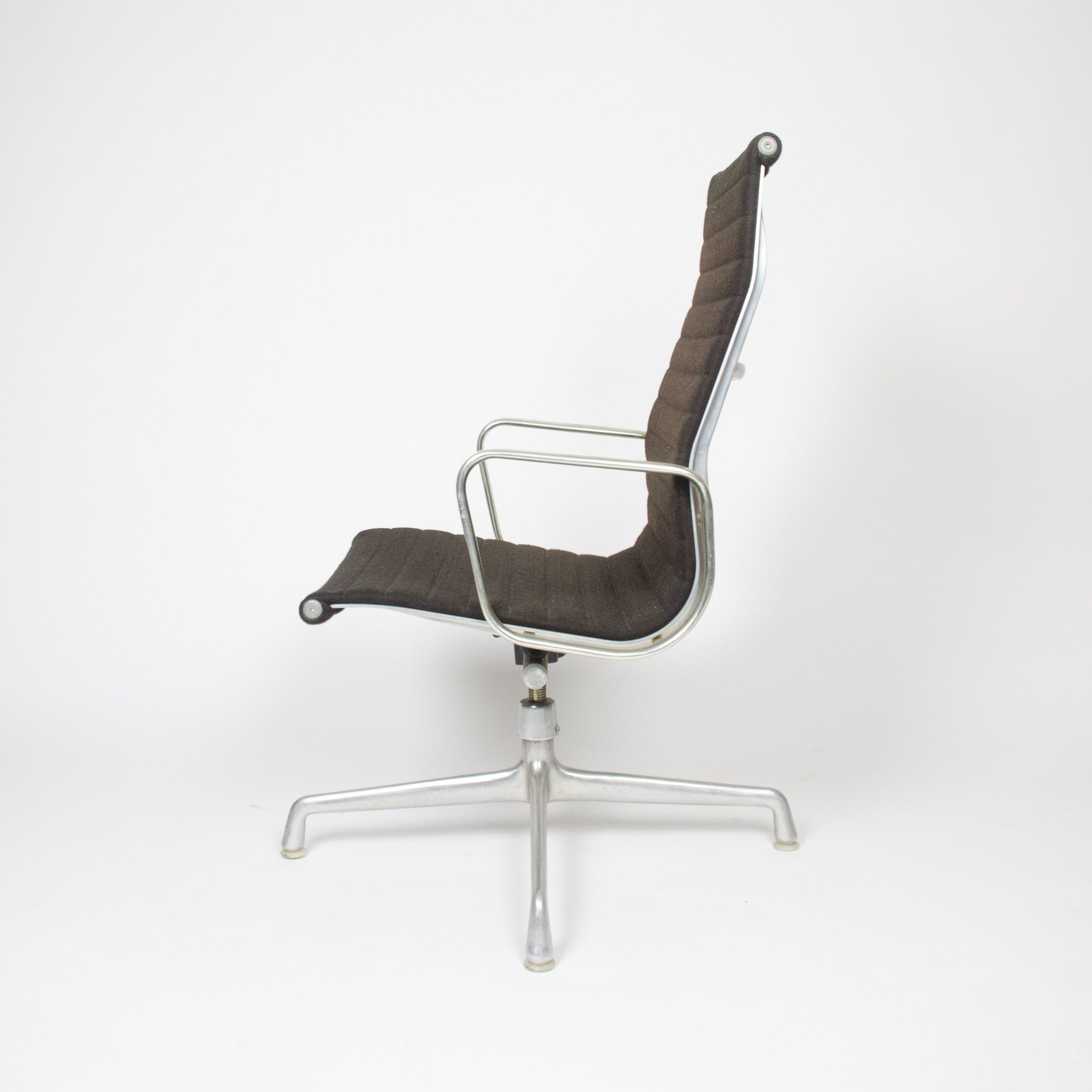 Eames Herman Miller Executive Aluminum Group Desk Chairs with or without Wheels (1x)