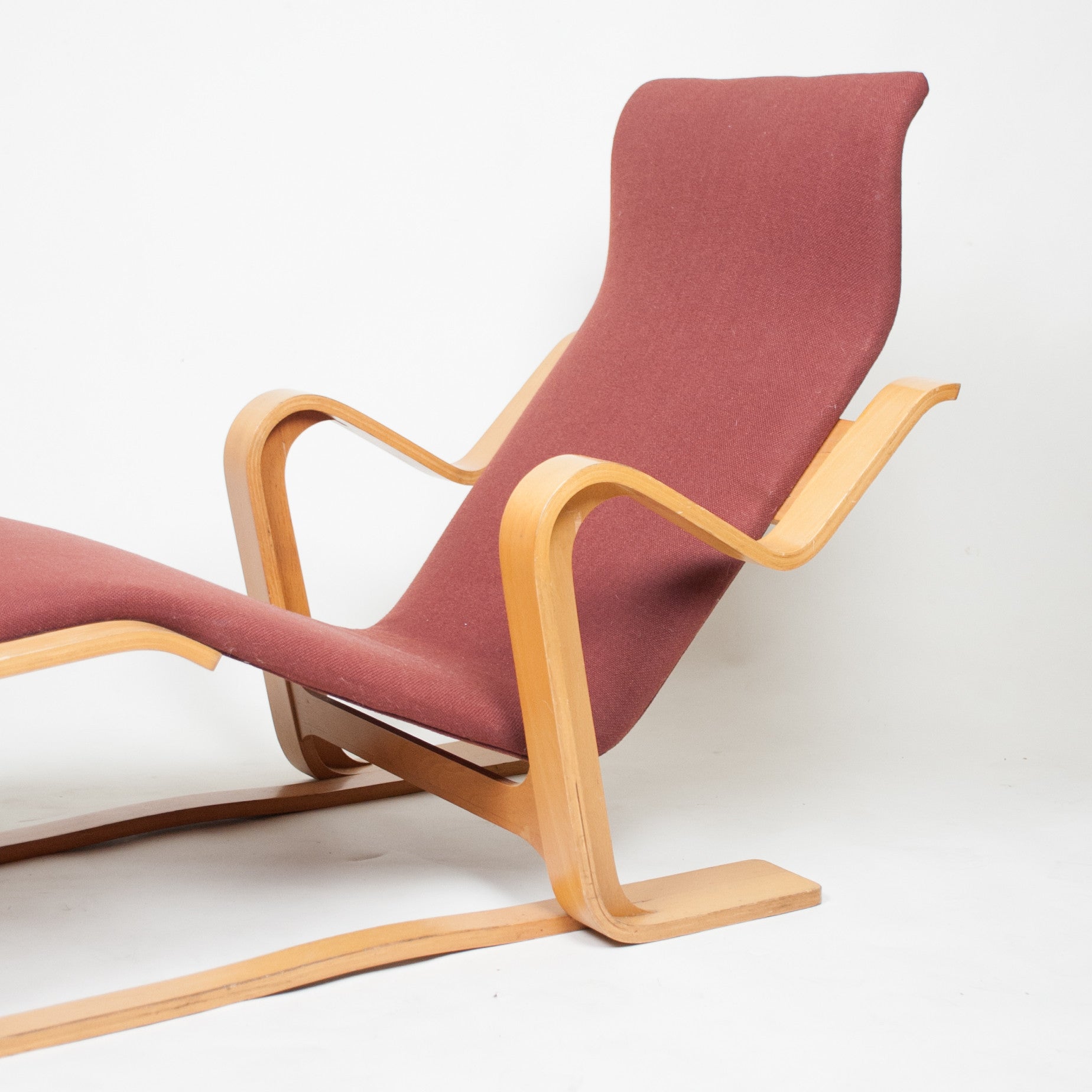 SOLD Marcel Breuer For Knoll Isokon Chaise Lounge Chair