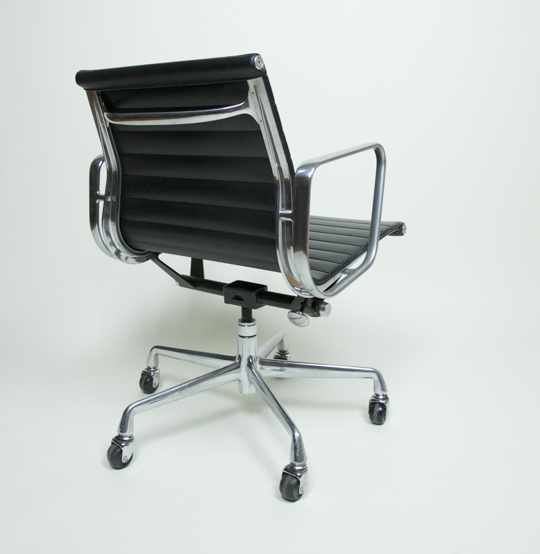 SOLD Eames Herman Miller Aluminum Group Executive Chair