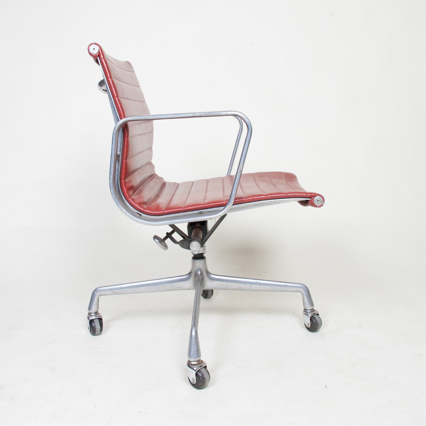 SOLD Herman Miller Eames Red Low Back Executive Aluminum Group Desk Chair #2