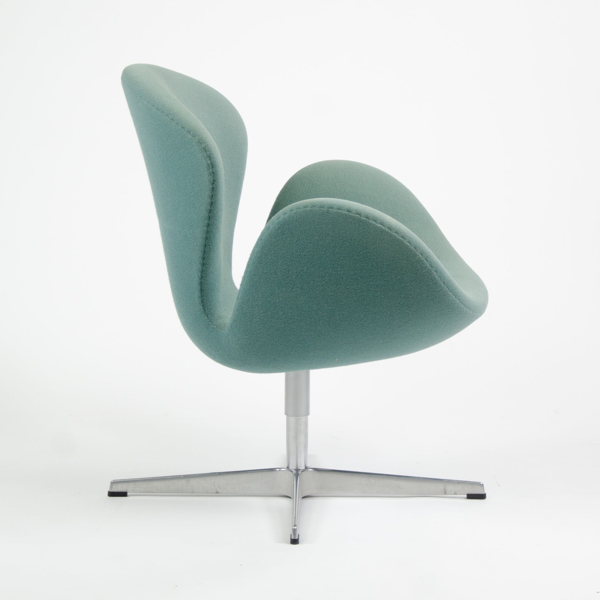 SOLD Arne Jacobsen Fritz Hansen Denmark Swan Chair Turquoise Upholstery 2008