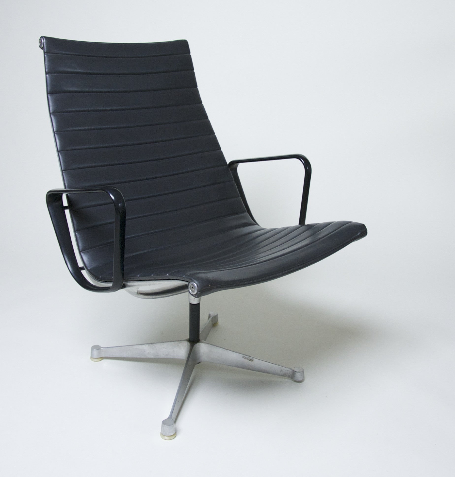 SOLD Patent Pending Eames Aluminum Group Lounge Chair #2