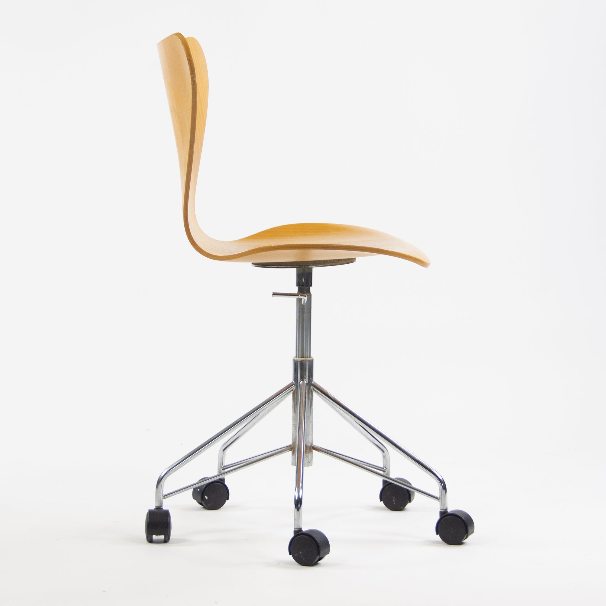 SOLD Arne Jacobsen Vintage 3117 Rolling Desk Chair by Fritz Hansen Denmark