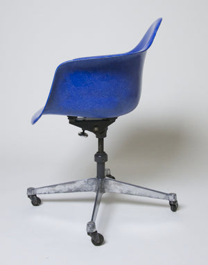 SOLD Rare 1969 Original Eames DAT Herman Miller Fiberglass Shell Chair In Bright Blue